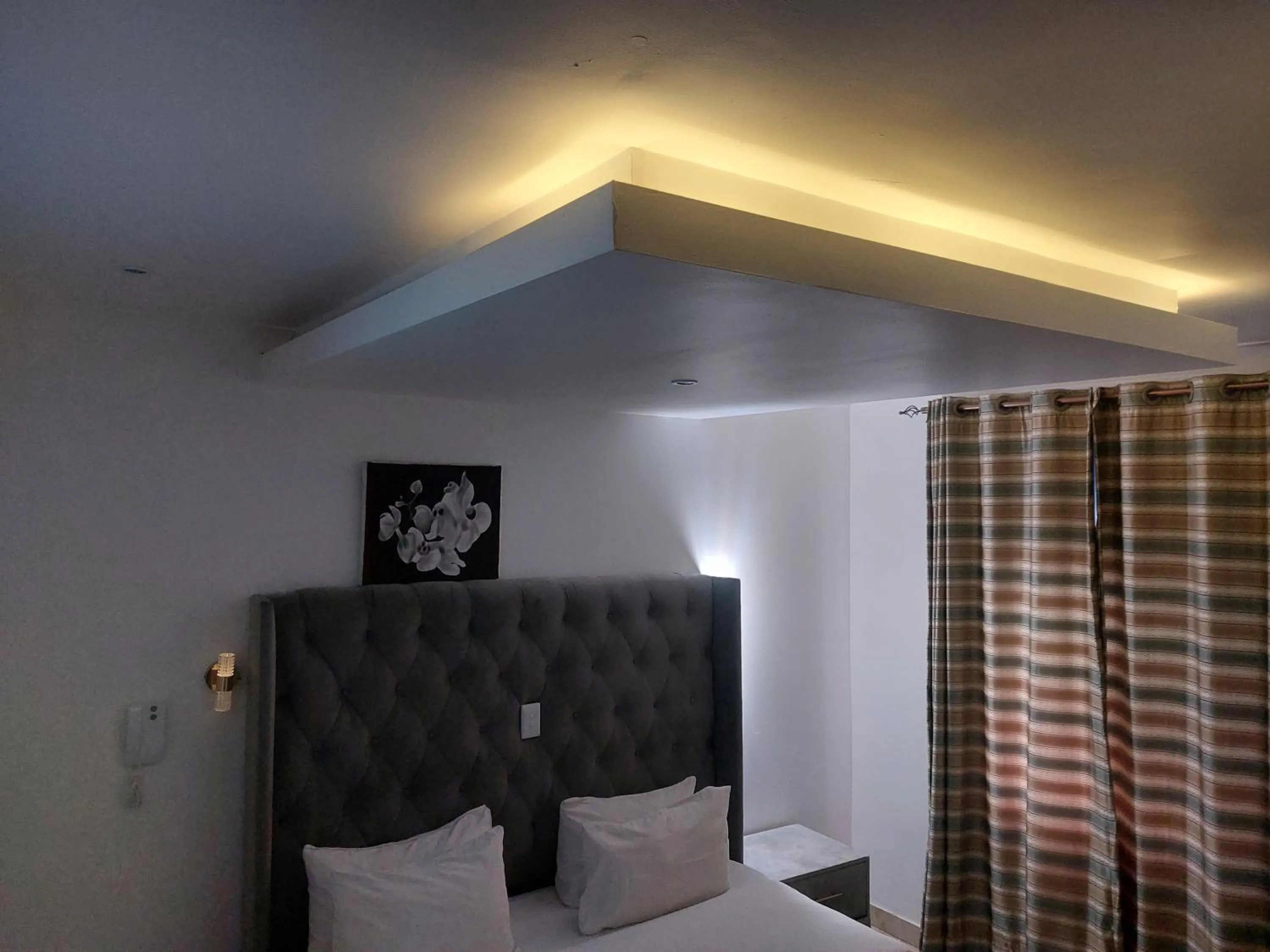 Bed in Gold Crown International Hotel Johannesburg