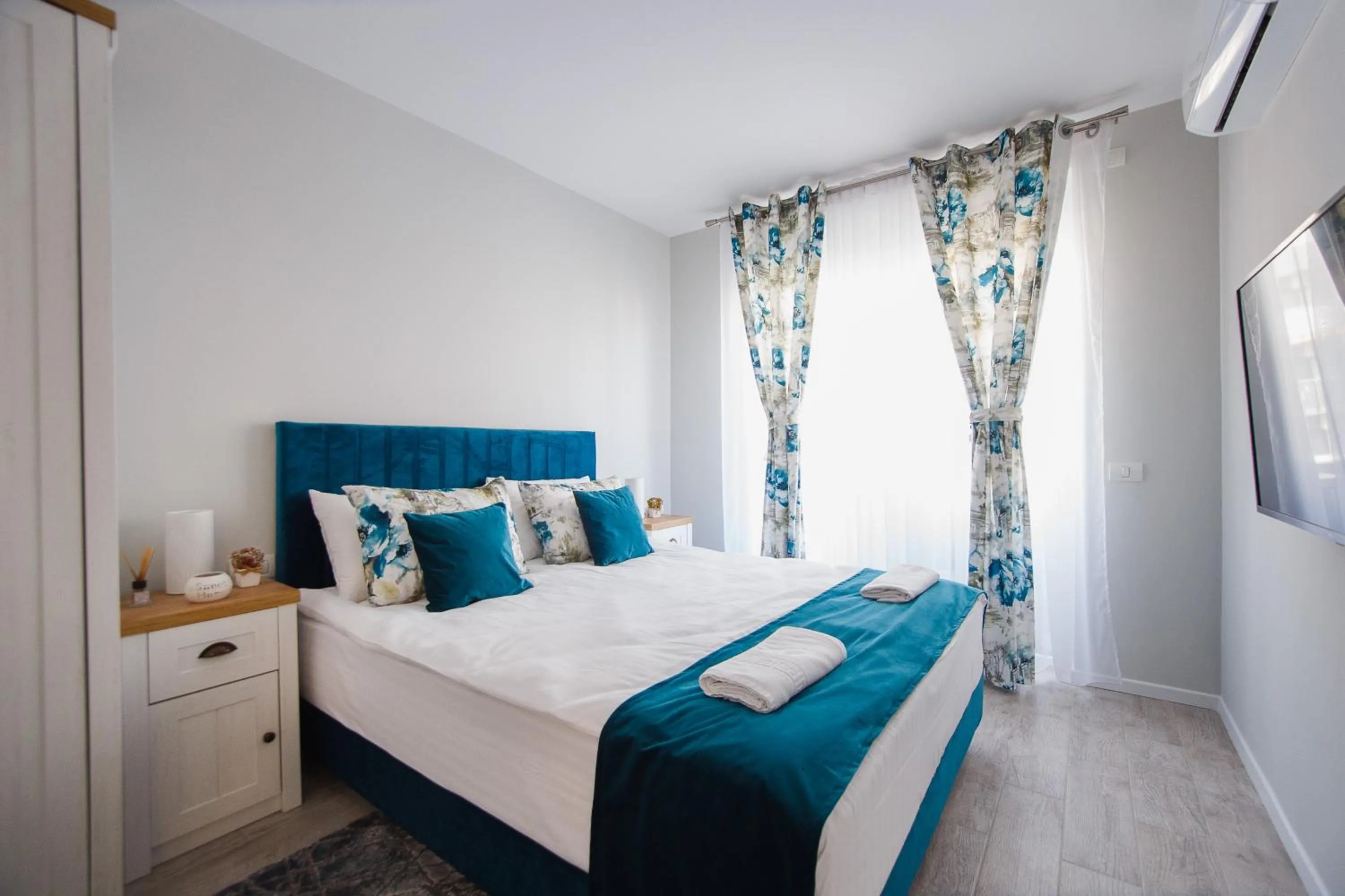 Bed in Retreat to a Stylish Home at West Residence
