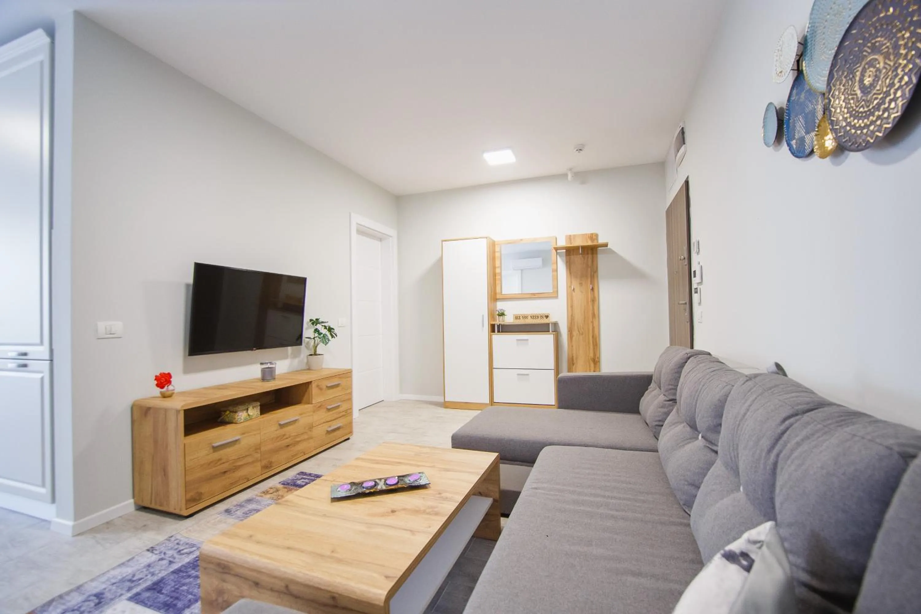 TV and multimedia in Retreat to a Stylish Home at West Residence
