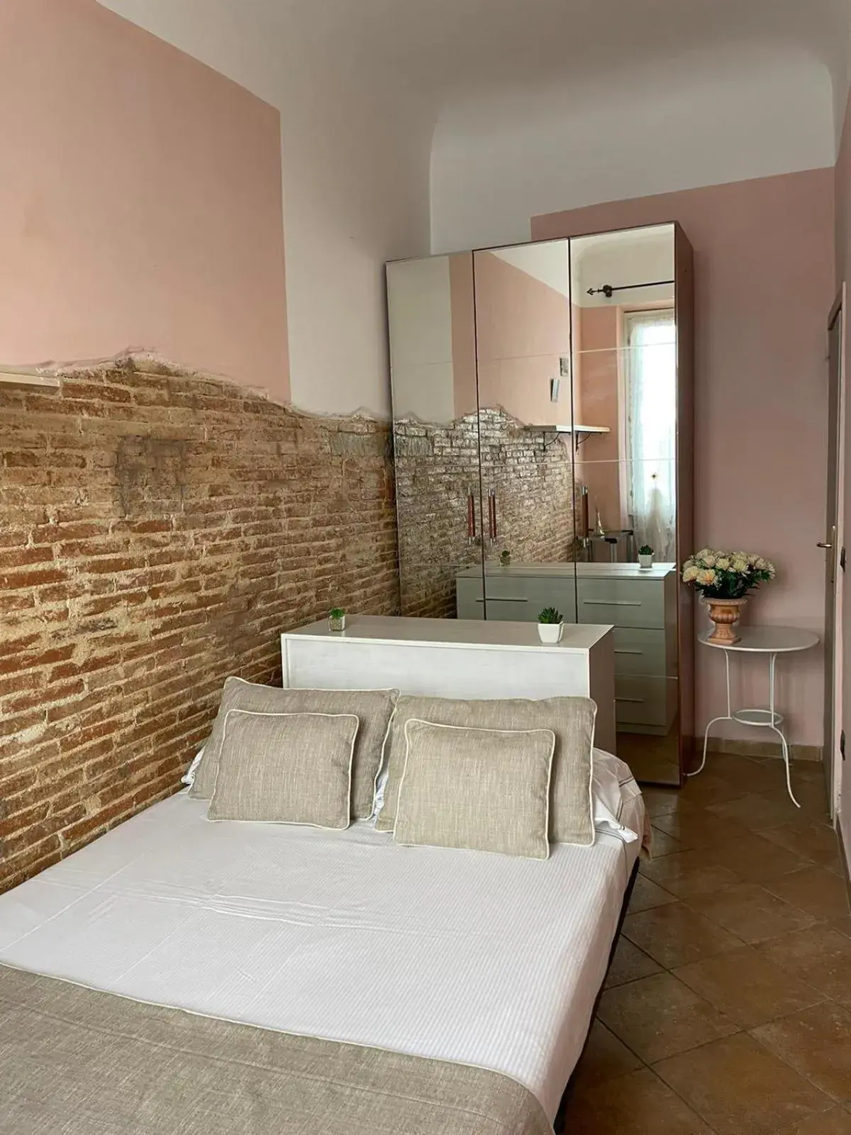 Single Room in Homelink Firenze - The Key Single Room in Homelink Firenze - The Key