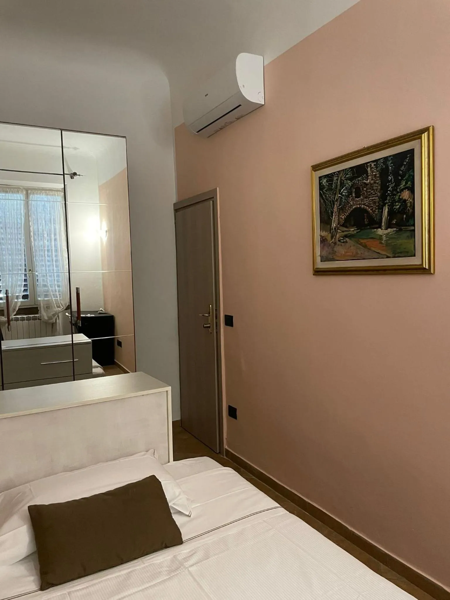 Bedroom, Bed in Homelink Firenze - The Key
