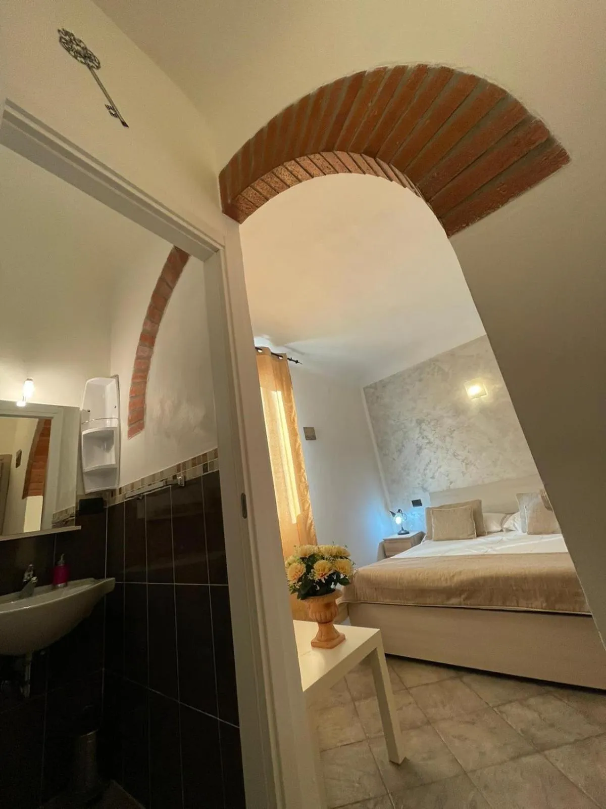 Bedroom, Bed in Homelink Firenze - The Key