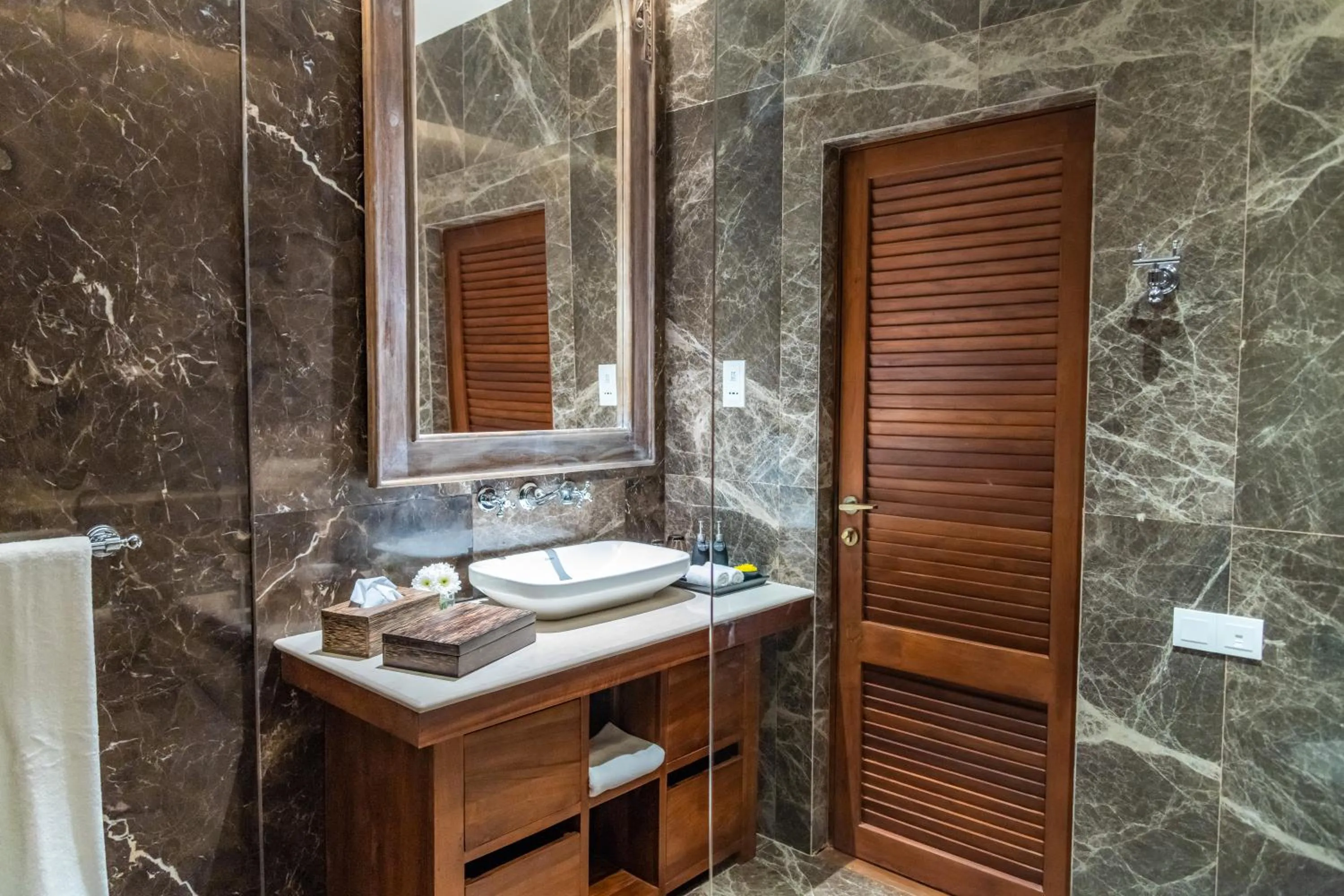 Bathroom in Ishq Colombo