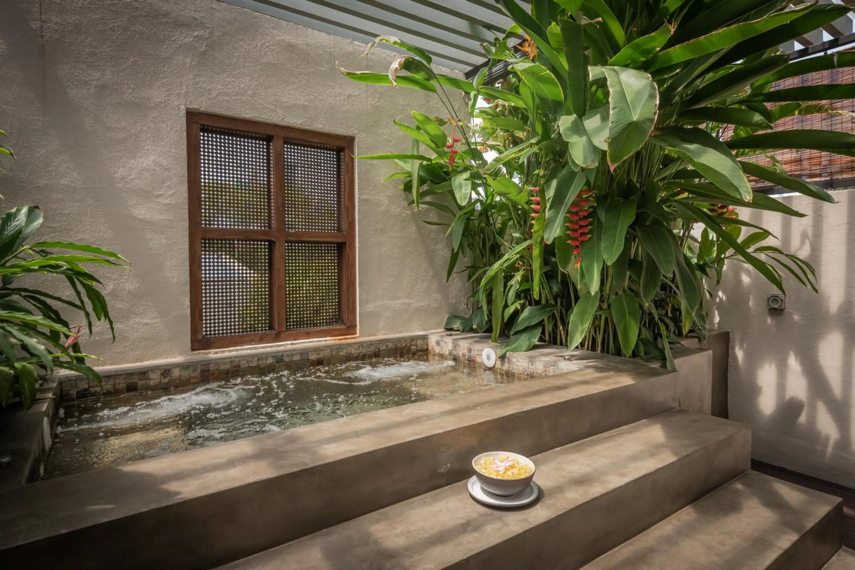 Hot Tub in Ishq Colombo