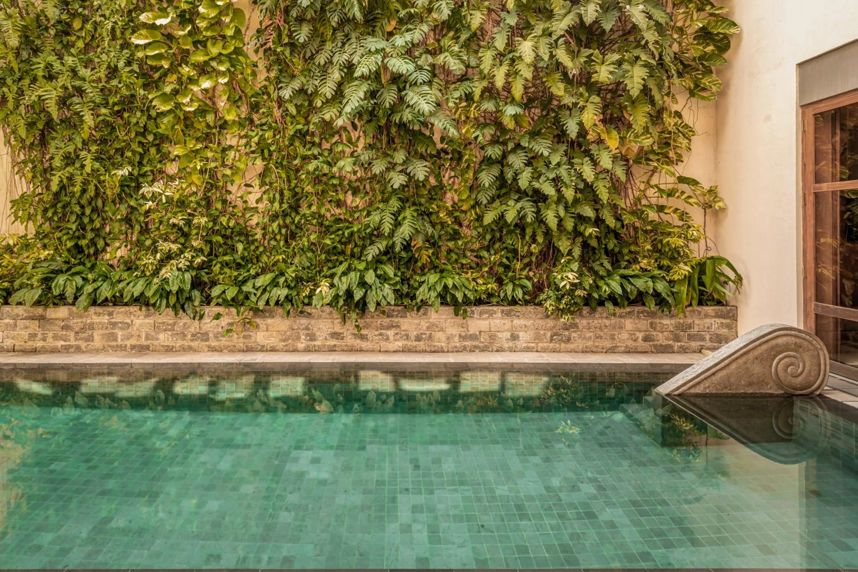 Swimming pool in Ishq Colombo