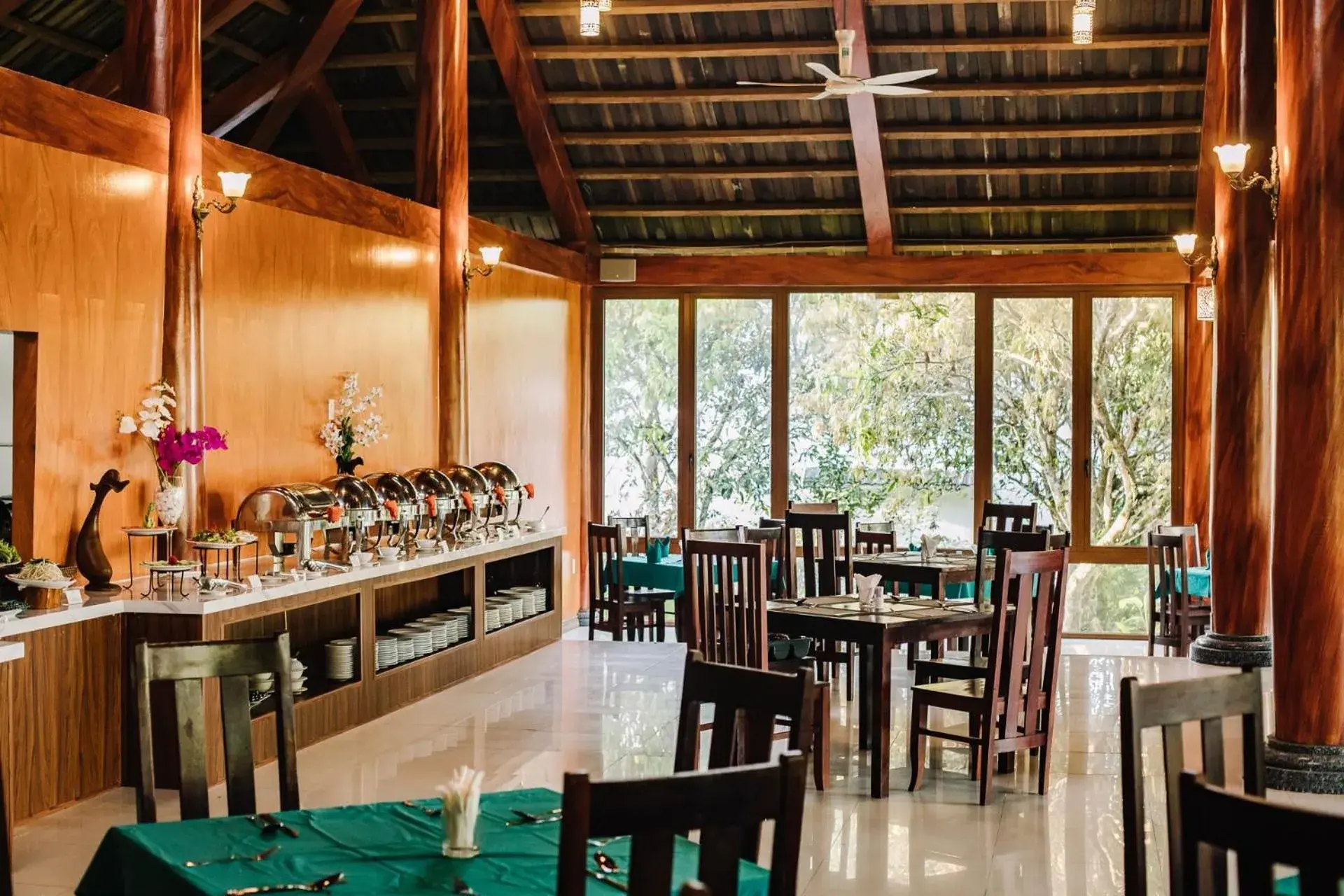 Restaurant/places to eat in Santa Garden Resort Restaurant/places to eat in Santa Garden Resort