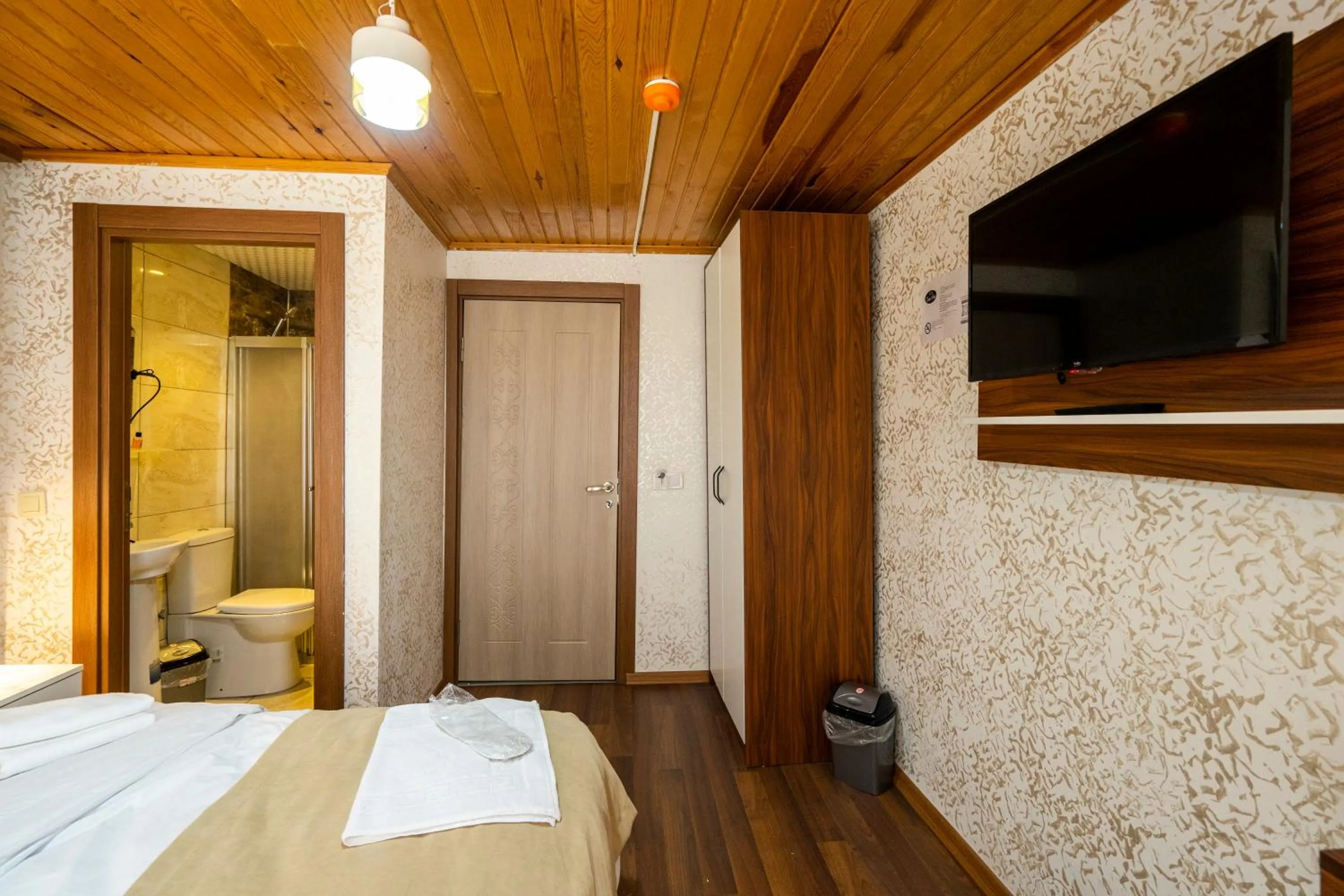Toilet, Bed in Candy Hotel