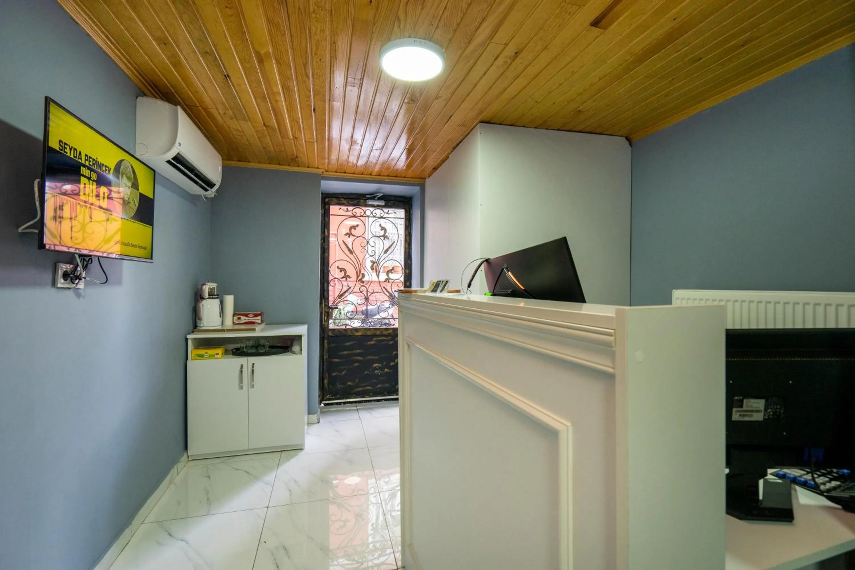 TV and multimedia in Candy Hotel