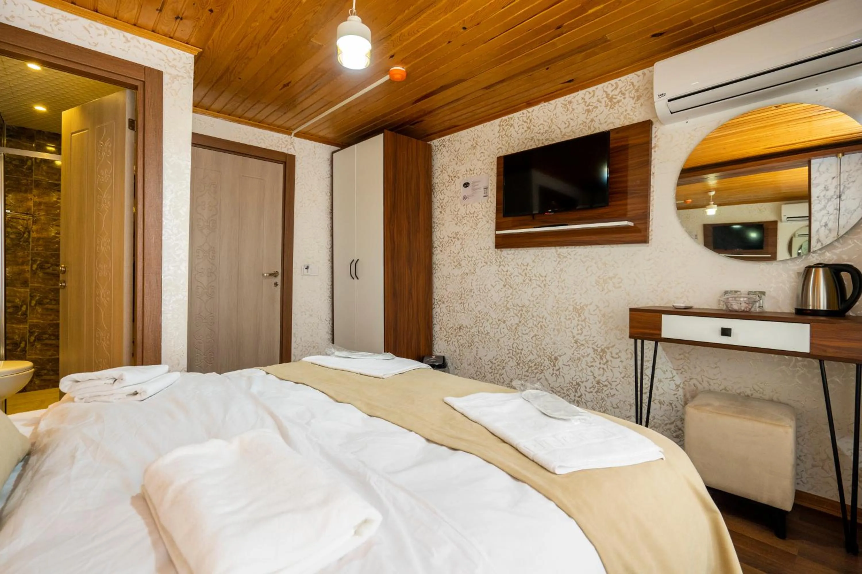 Communal lounge/ TV room, Bed in Candy Hotel