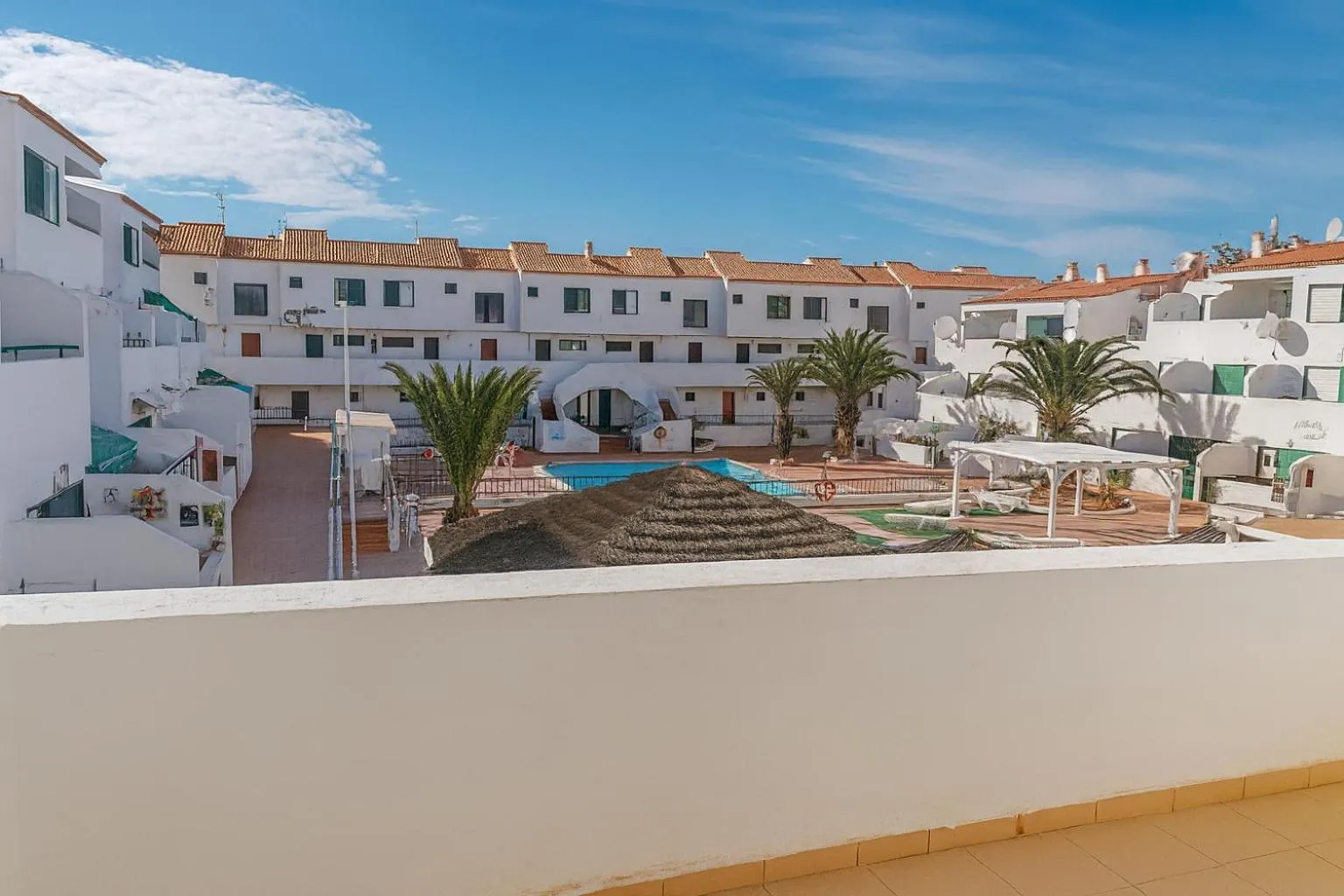 Alondras Park - Sleeps 2 - Parking - Pool