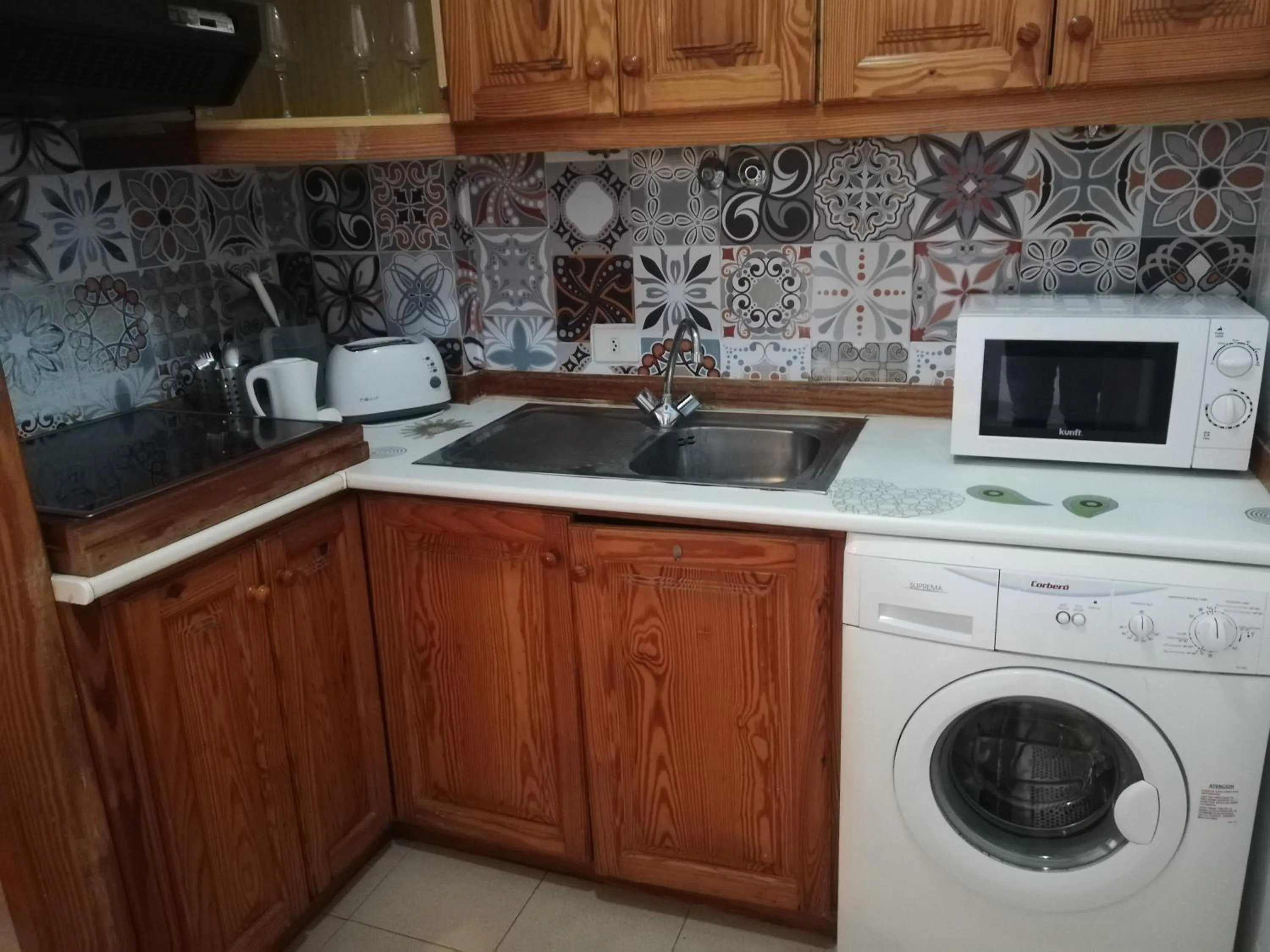 Kitchen or kitchenette in Alondras Park - Sleeps 2 - Parking - Pool