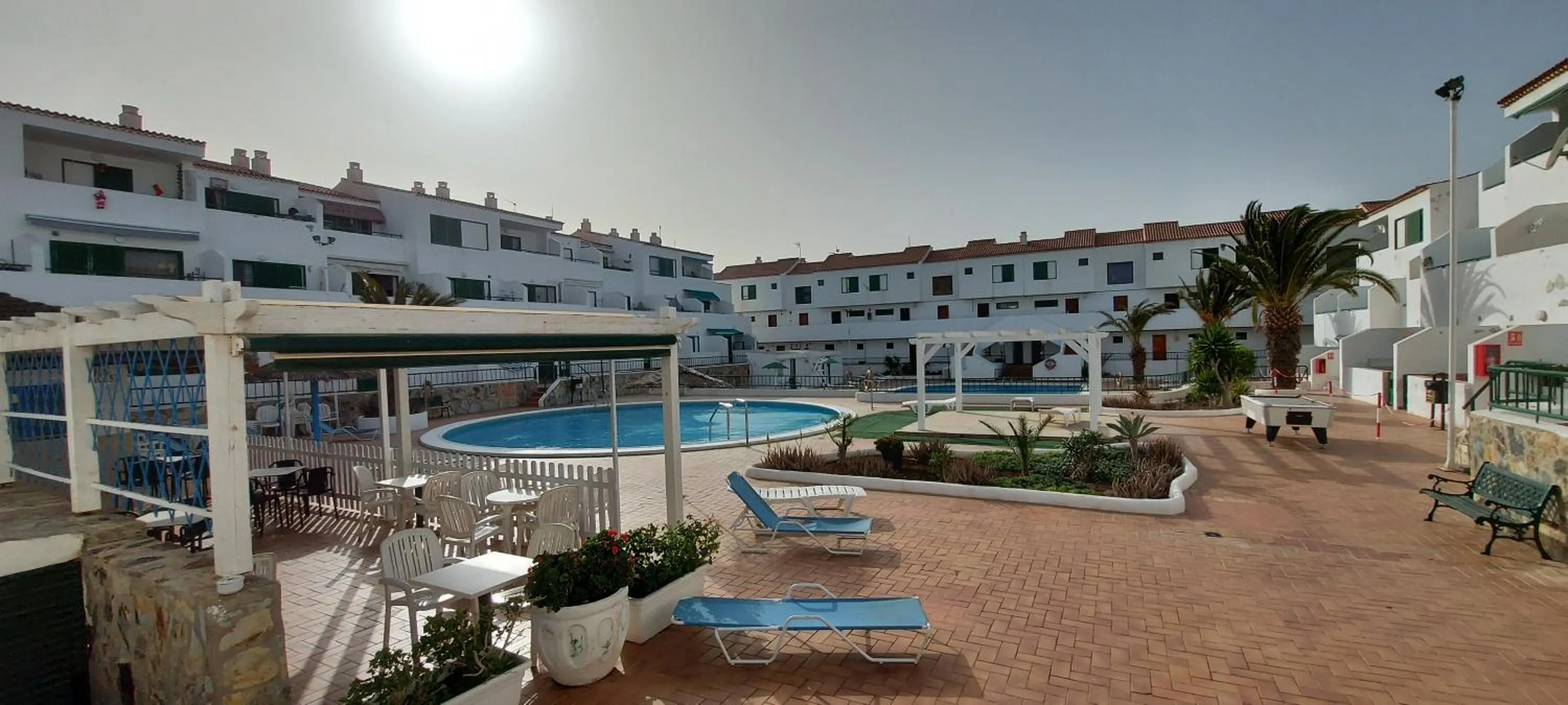 Property building in Alondras Park - Sleeps 2 - Parking - Pool