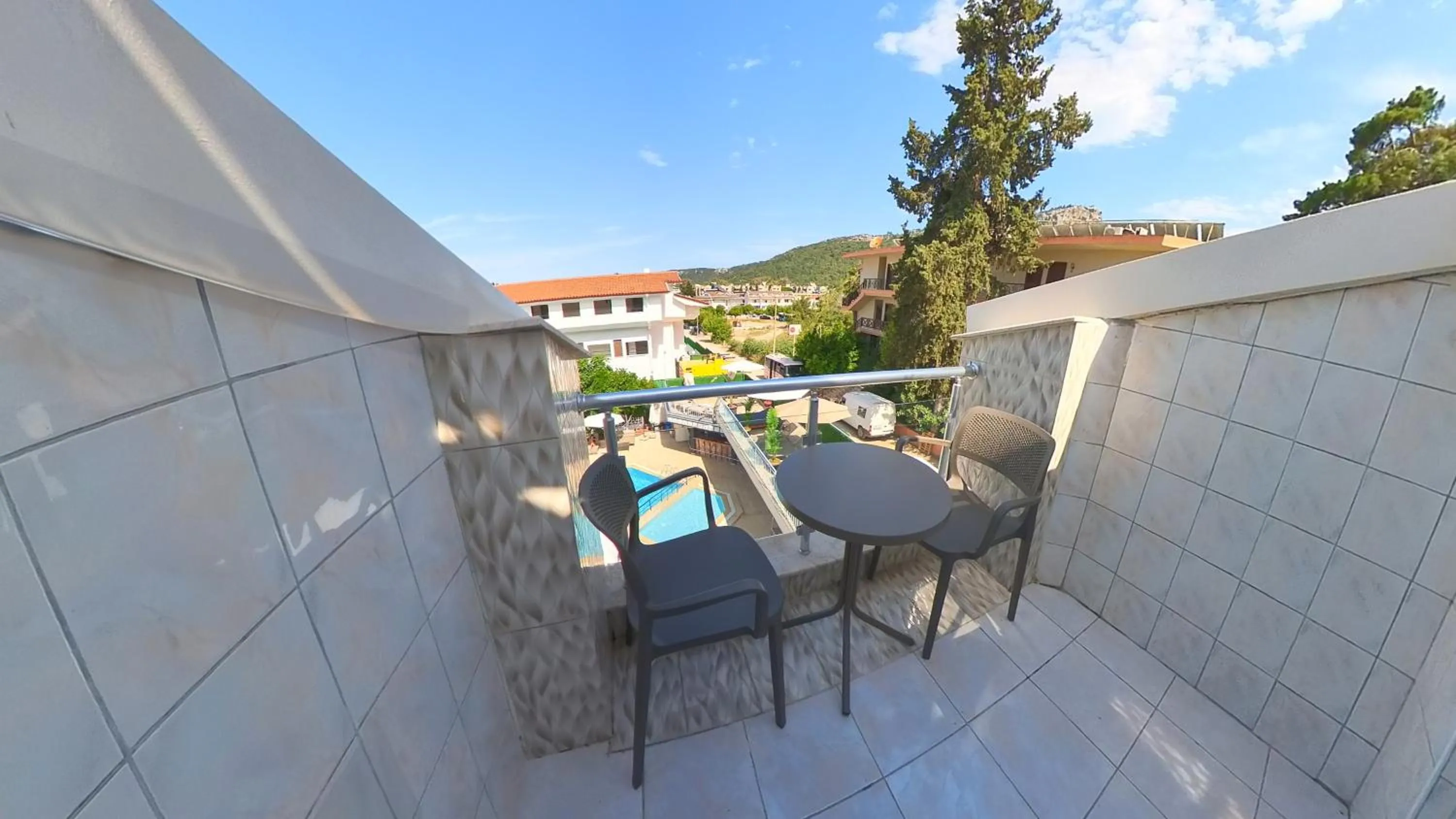 Balcony/Terrace in Mr Crane Hotel