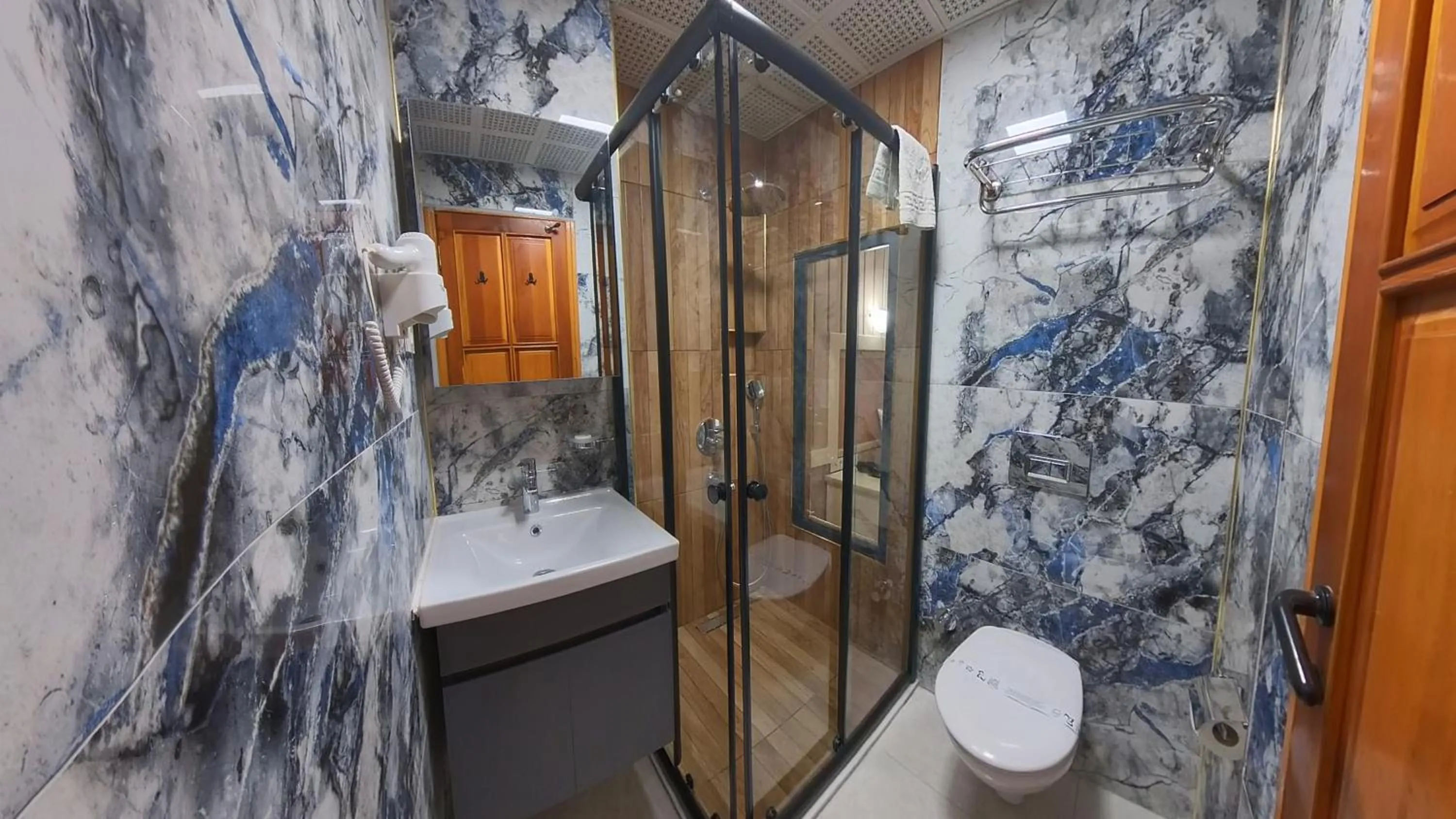 Bathroom in Mr Crane Hotel