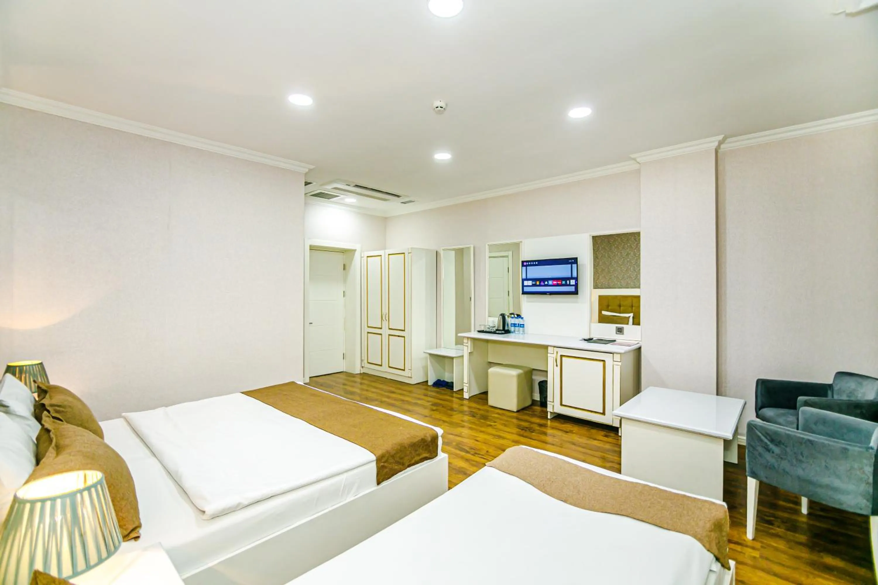 Bedroom, Bed in Maris Hotel Baku