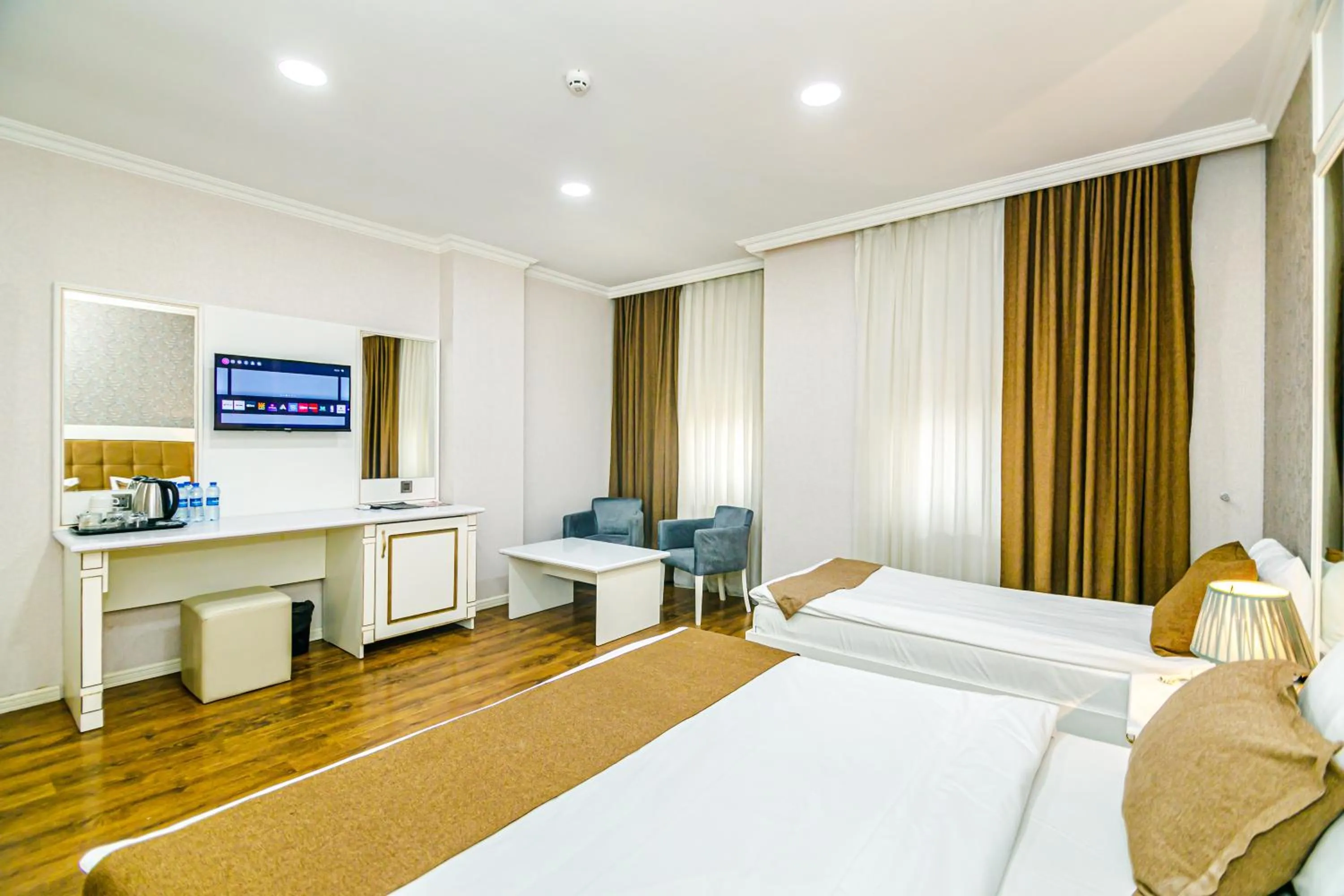 Bedroom, Bed in Maris Hotel Baku