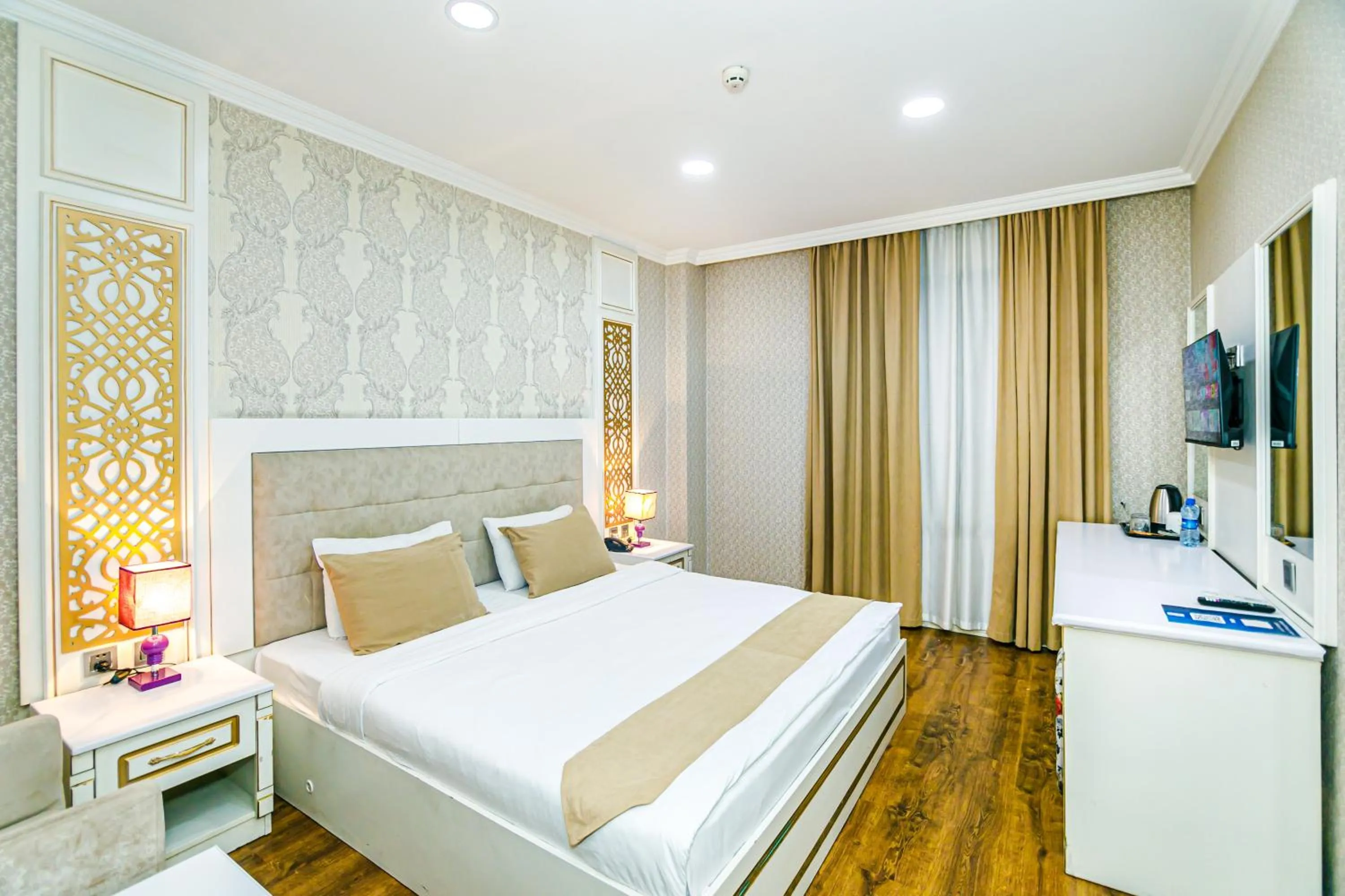 Bedroom, Bed in Maris Hotel Baku