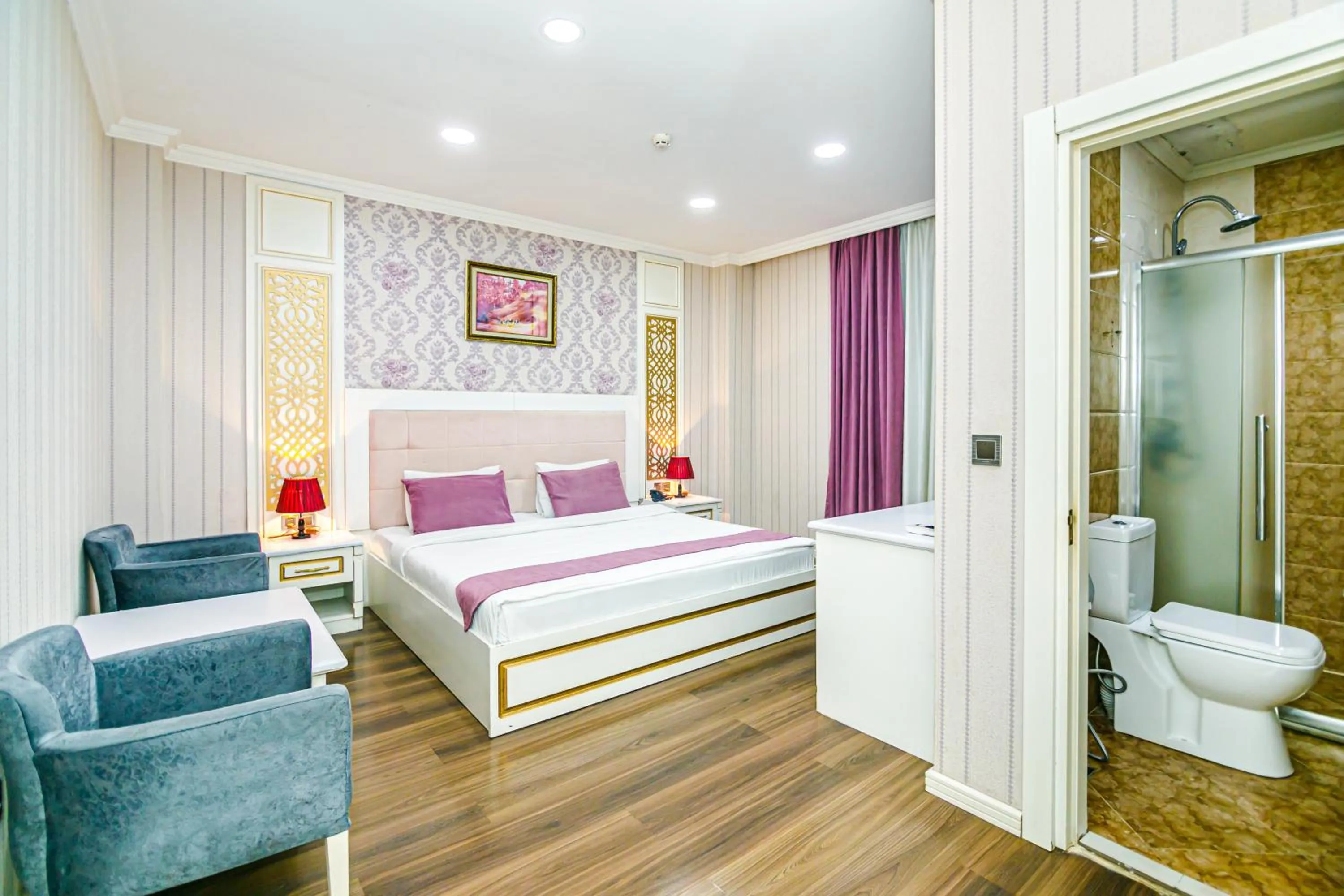 Bedroom, Bed in Maris Hotel Baku