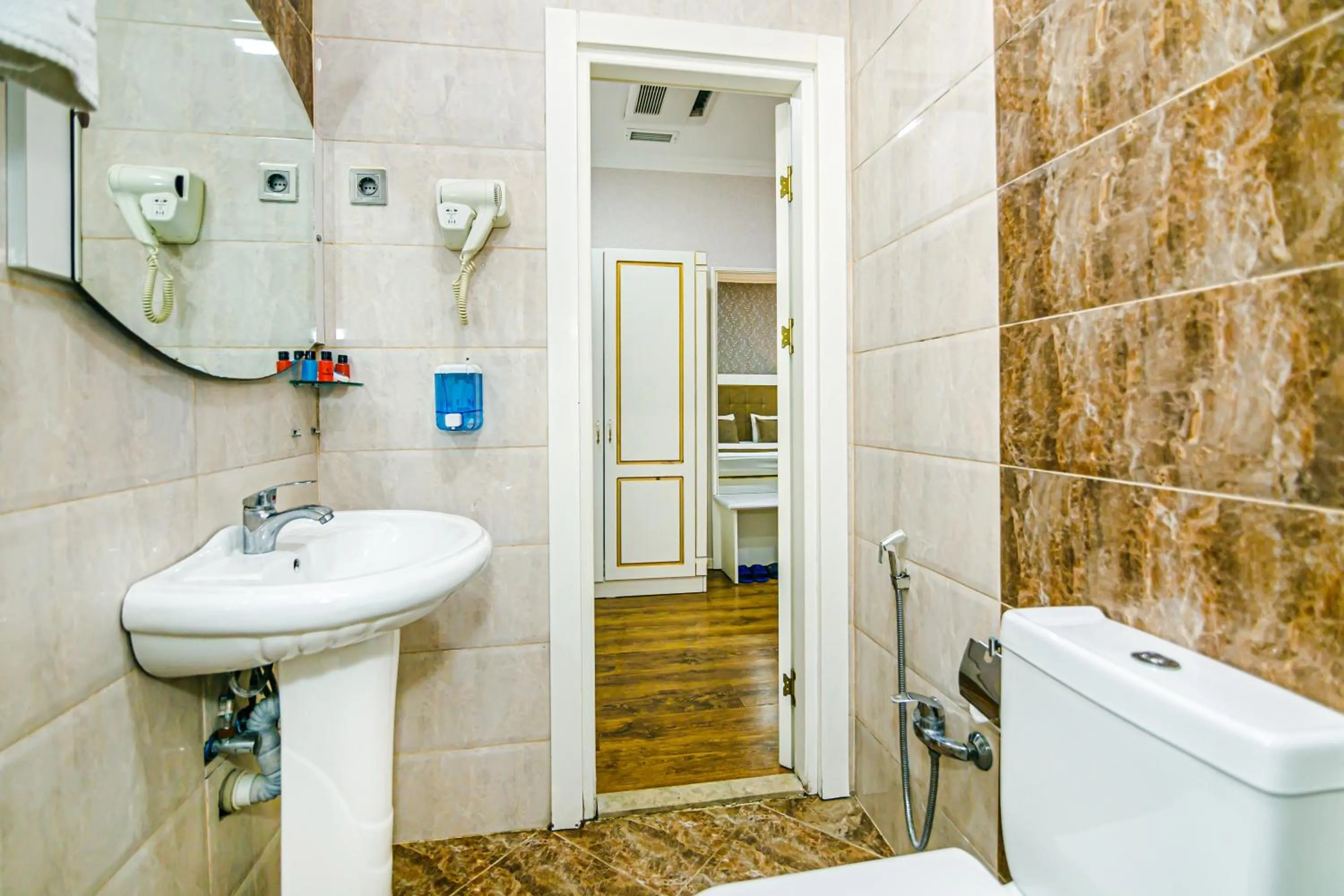 Toilet in Maris Hotel Baku