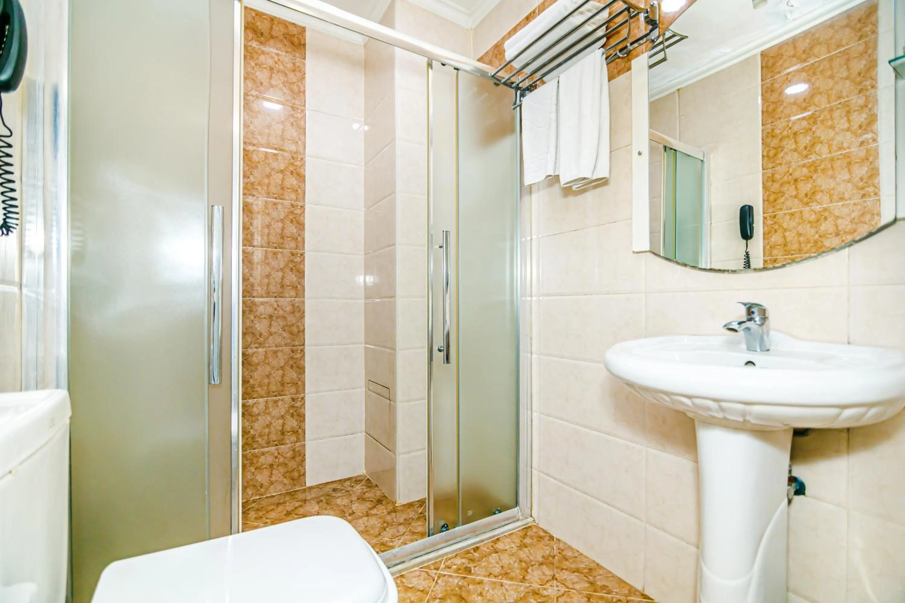 Toilet in Maris Hotel Baku