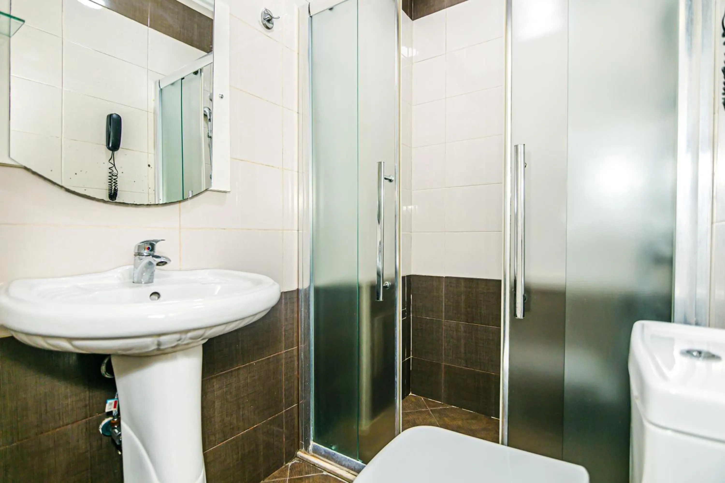 Toilet in Maris Hotel Baku