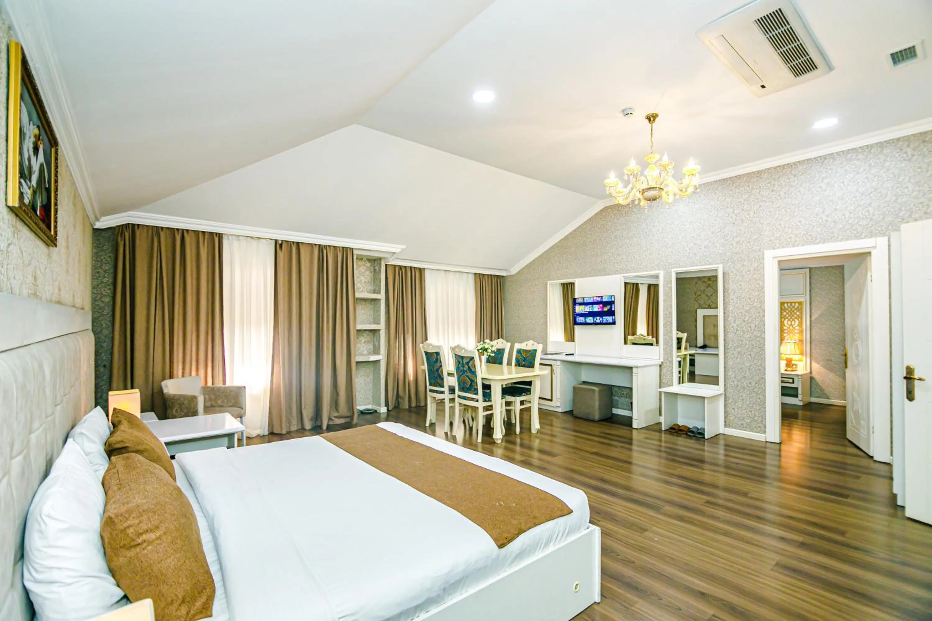 Bedroom, Bed in Maris Hotel Baku