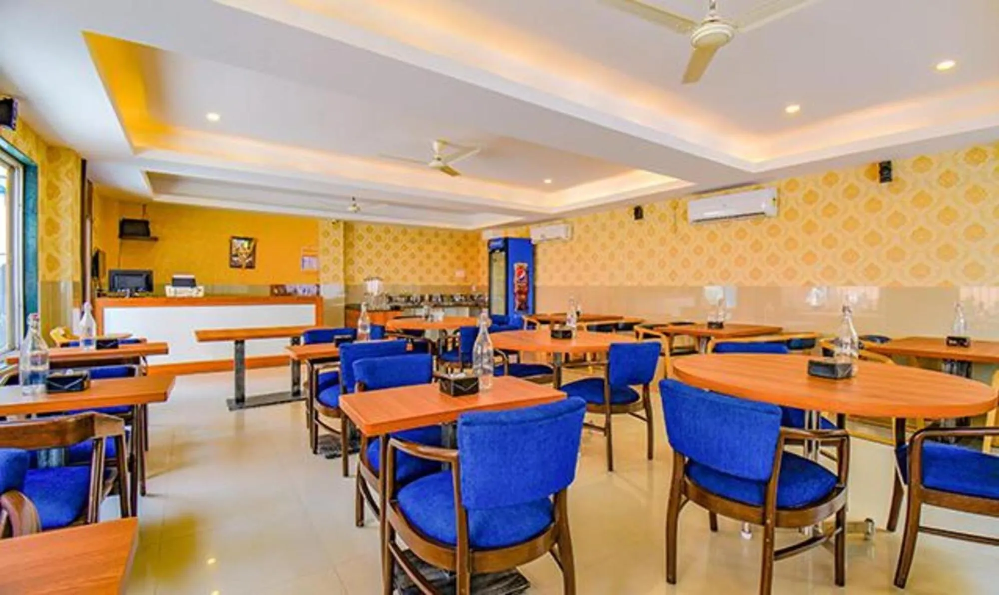 Restaurant/places to eat in FabHotel Empire Executive - Nr HINJEWADI PHASE 1