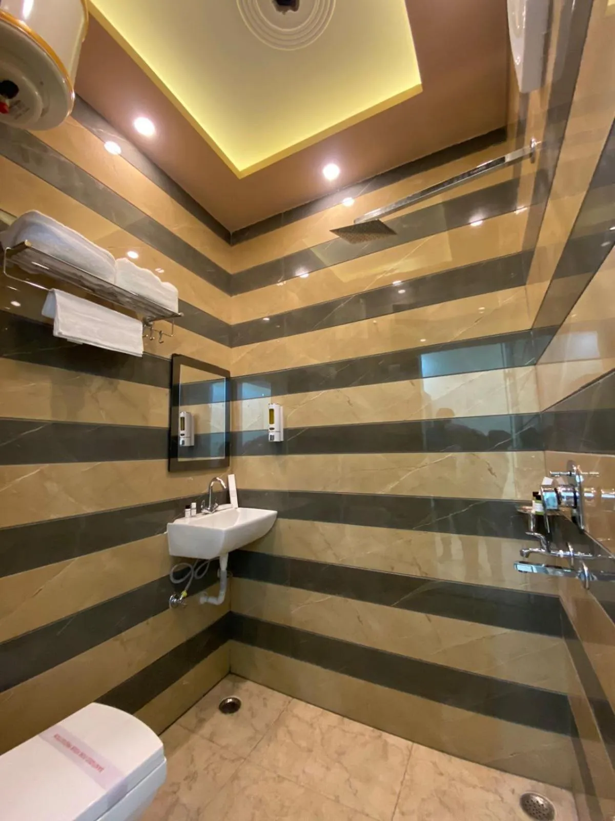 Bathroom in Crescent Inn