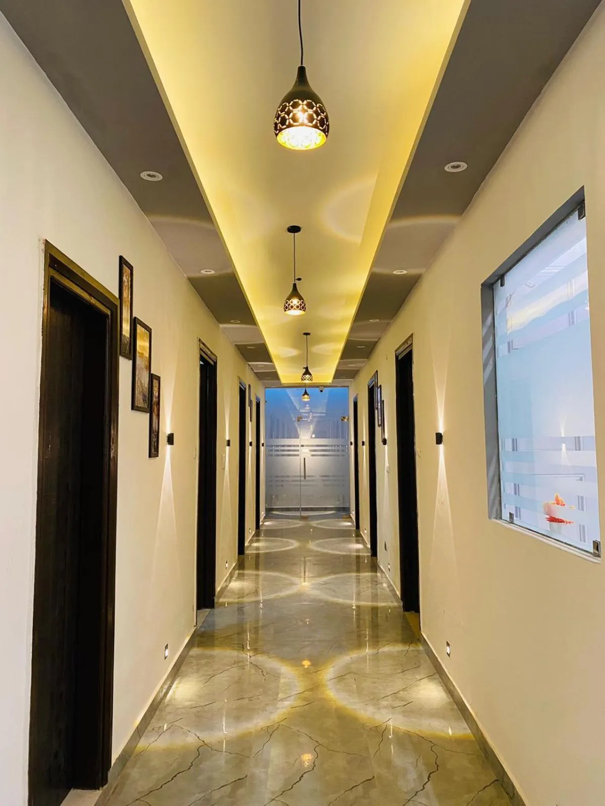 Lobby or reception in Crescent Inn