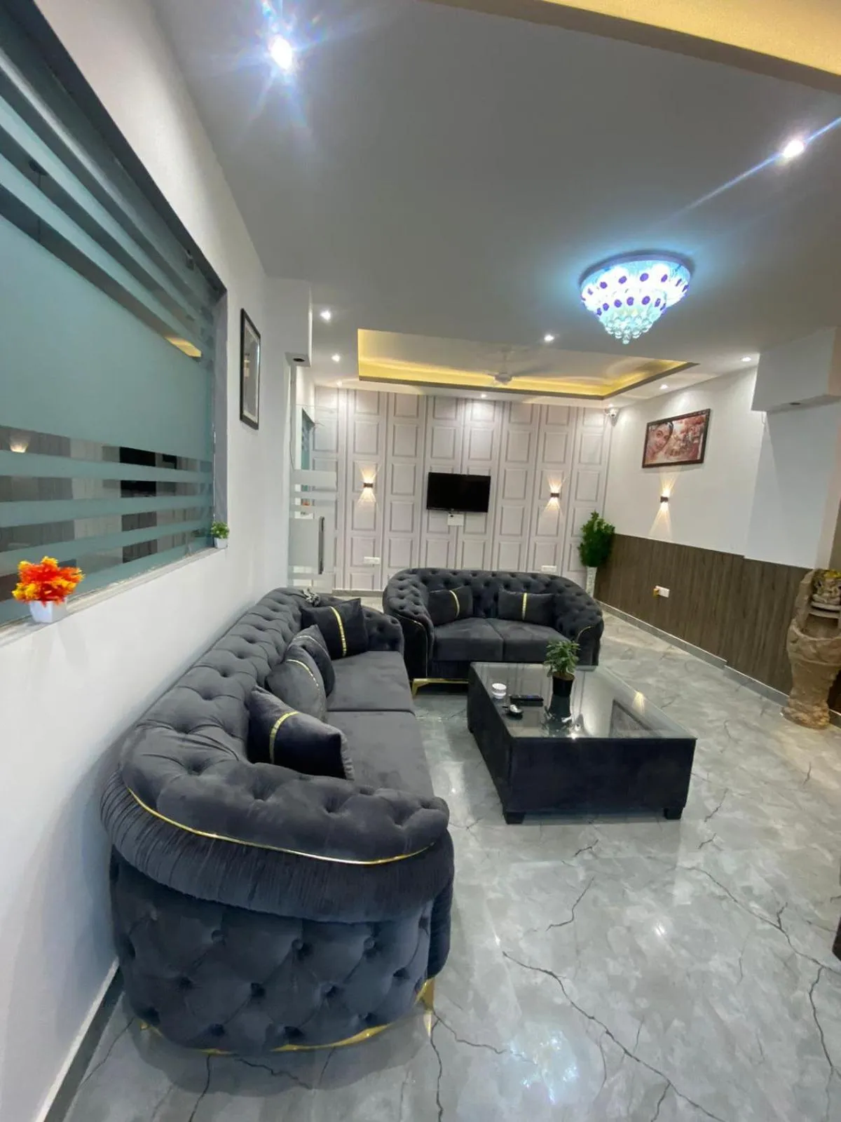 Living room in Crescent Inn