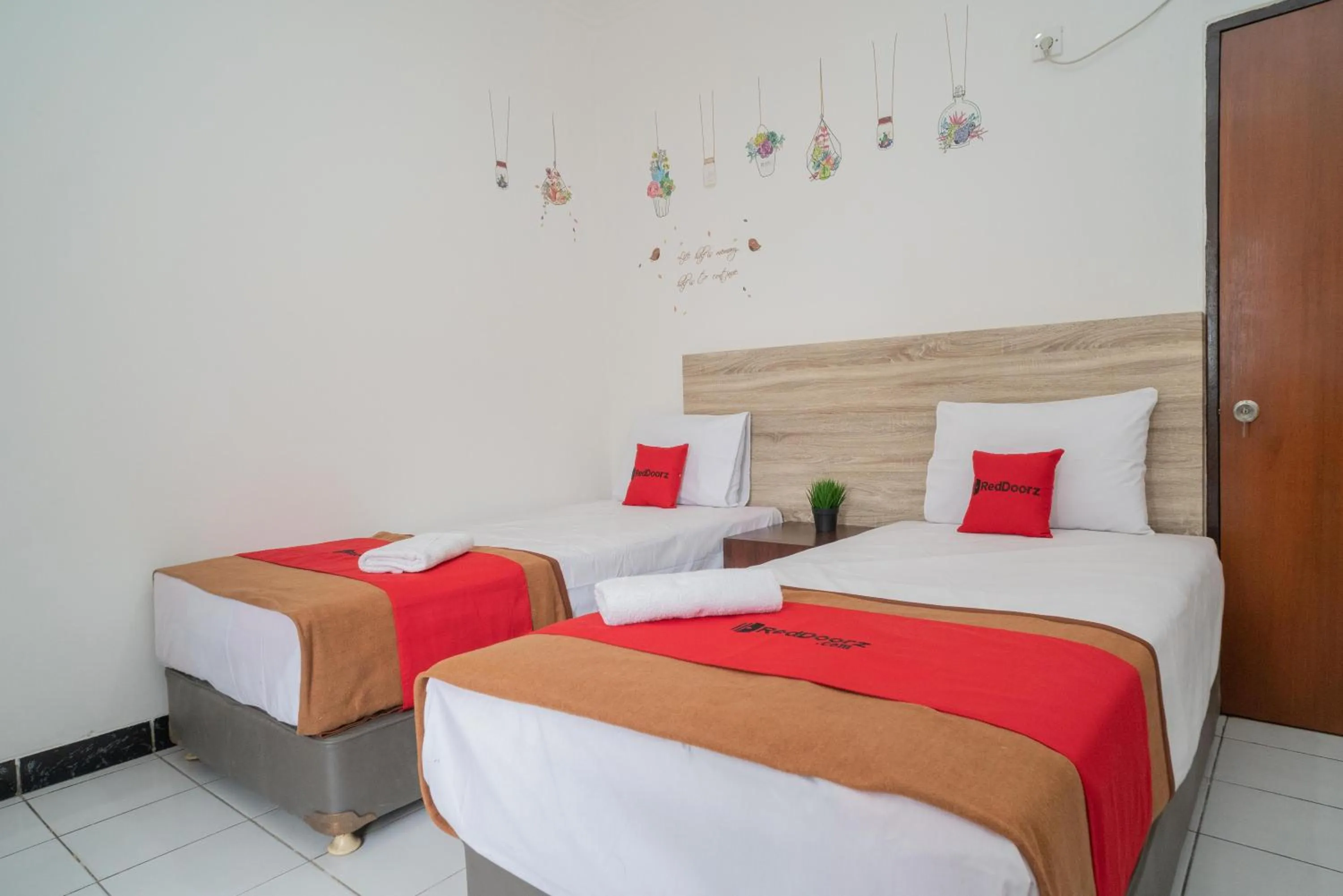 Bed in RedDoorz @ Glodok