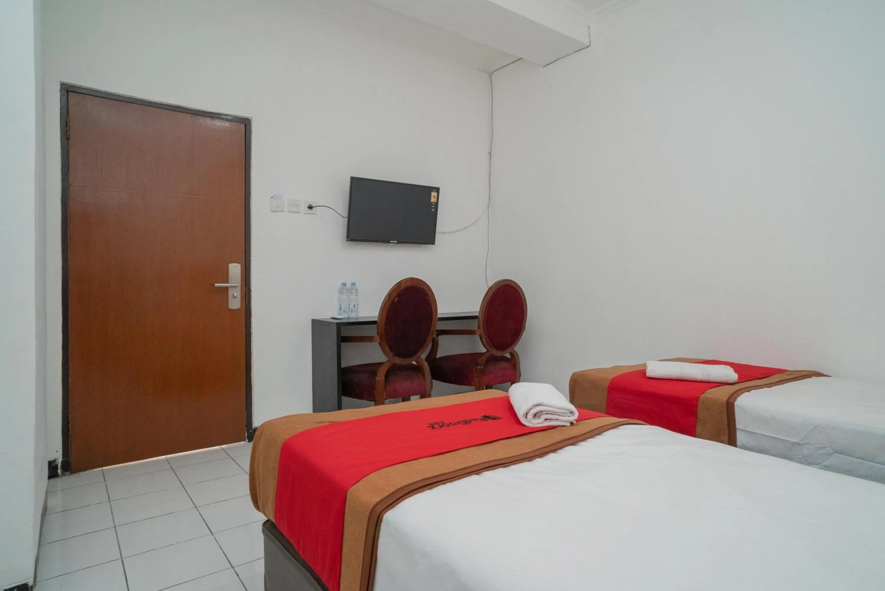 Bed in RedDoorz @ Glodok