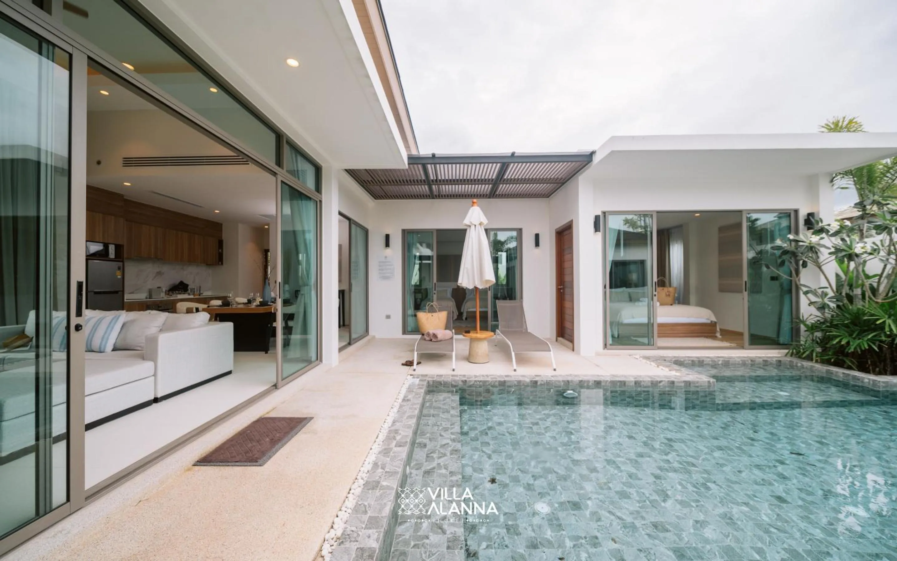 Swimming pool in Villa Alanna Phuket