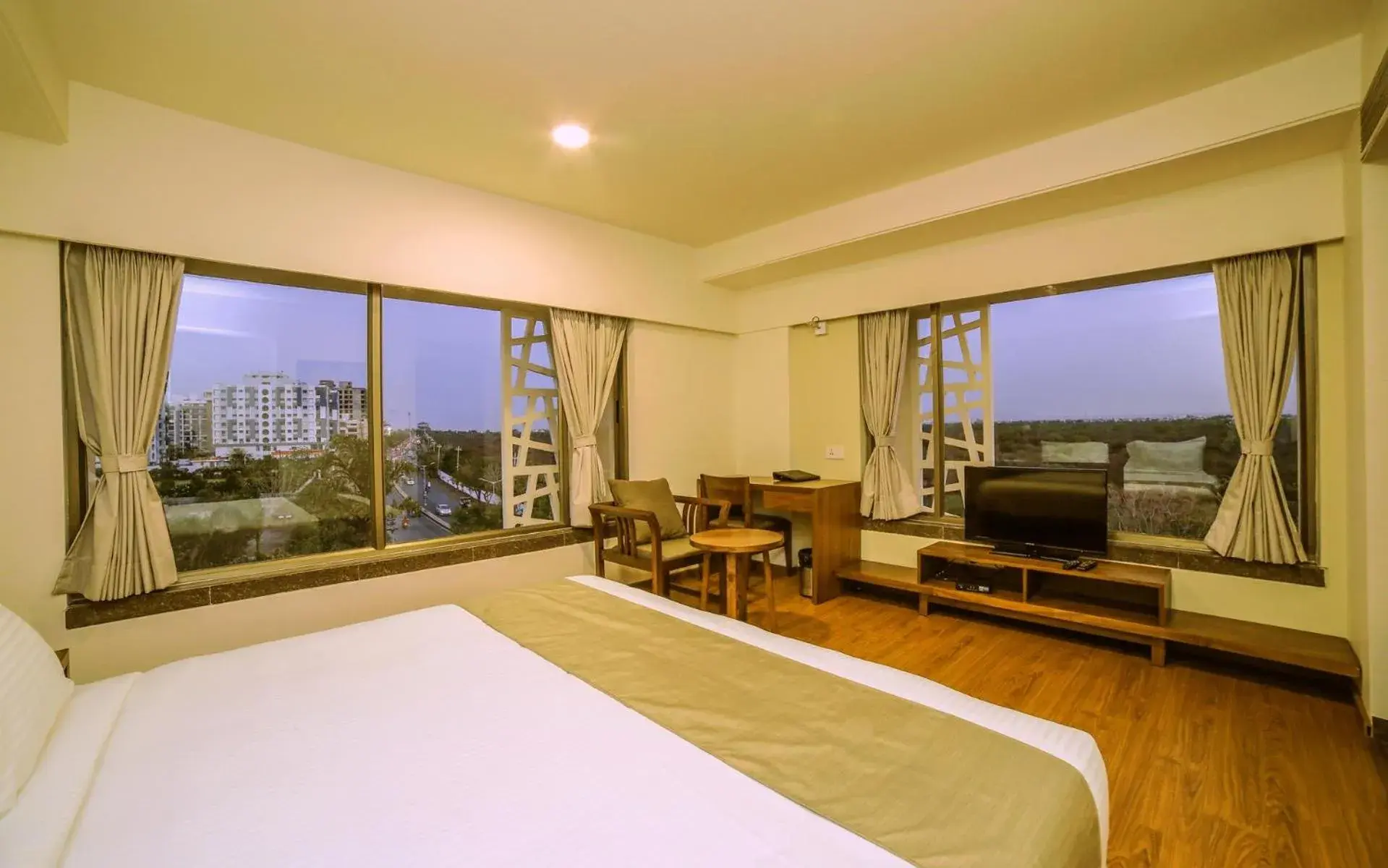 Photo of the whole room, Bed in The Basil Park Photo of the whole room, Bed in The Basil Park