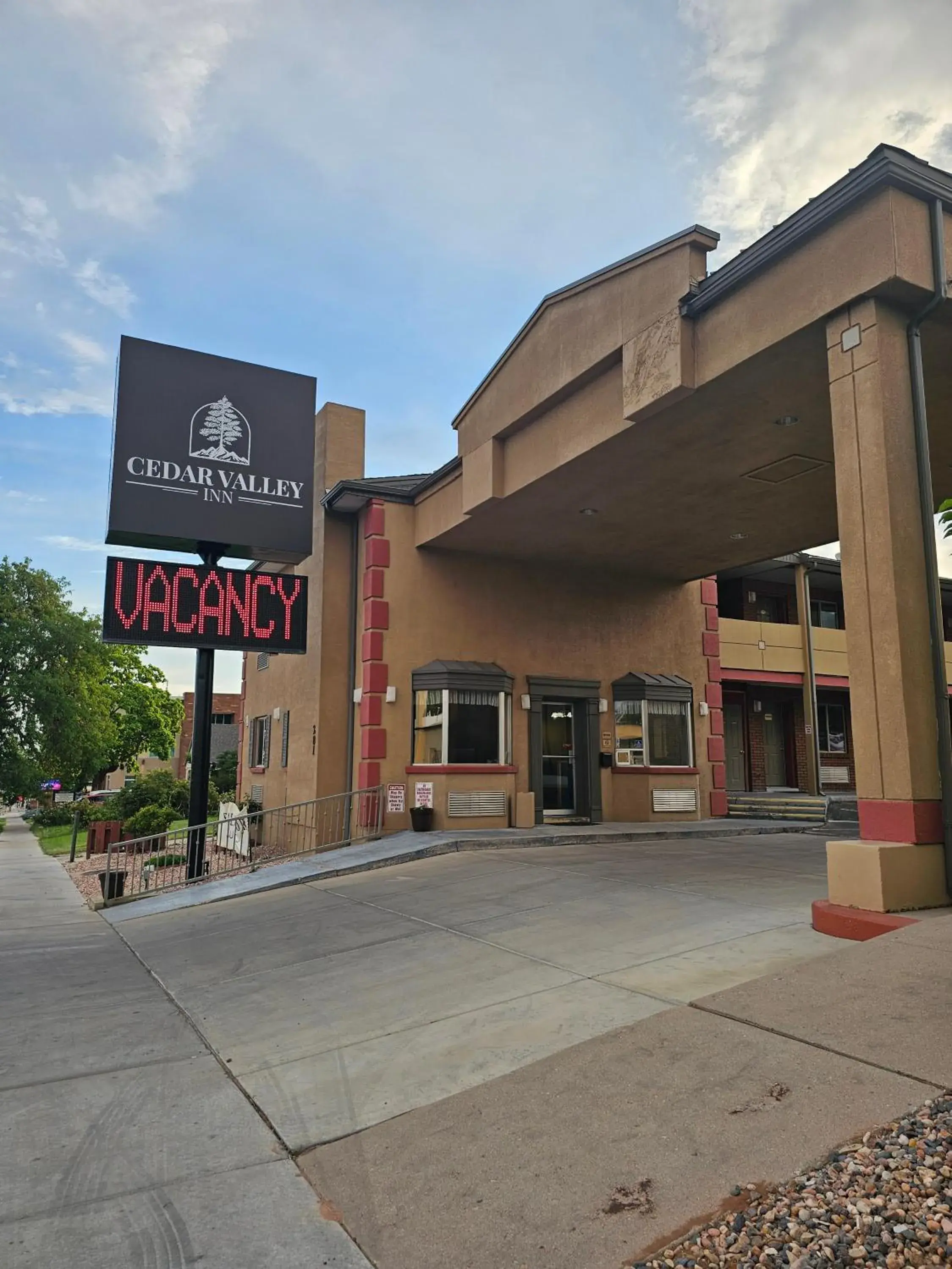 Cedar Valley Inn Cedar Valley Inn