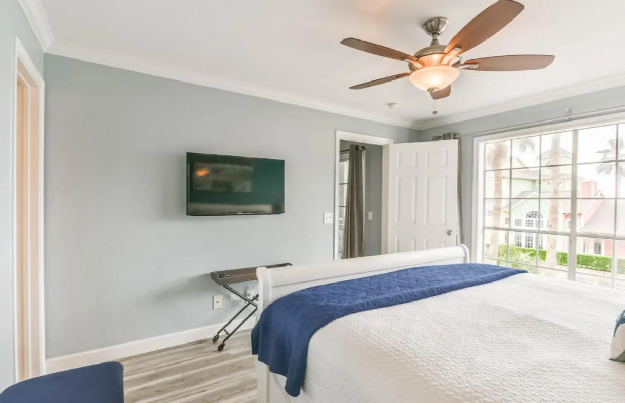 Bedroom, Bed in Island Getaway