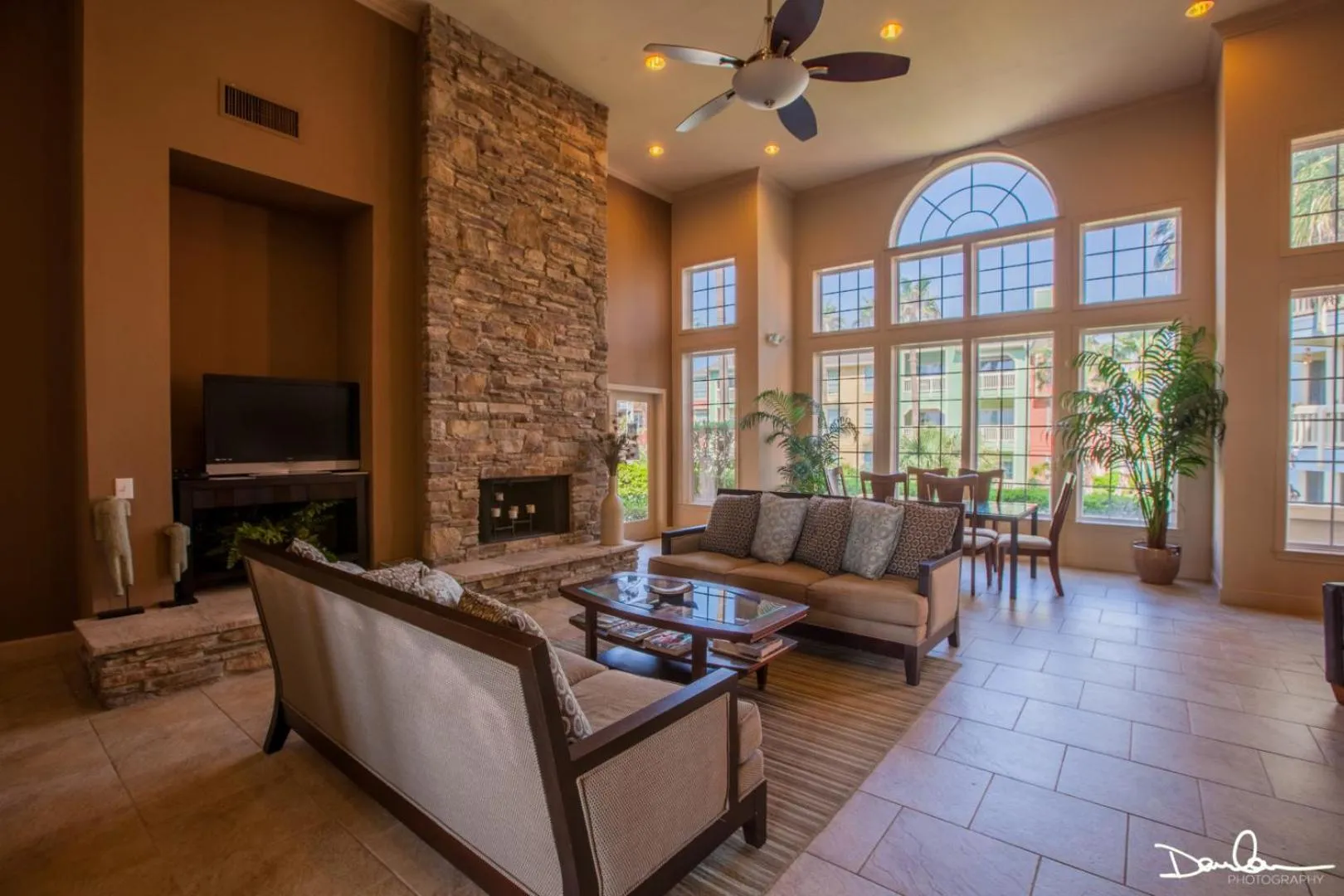 Communal lounge/ TV room in Island Getaway