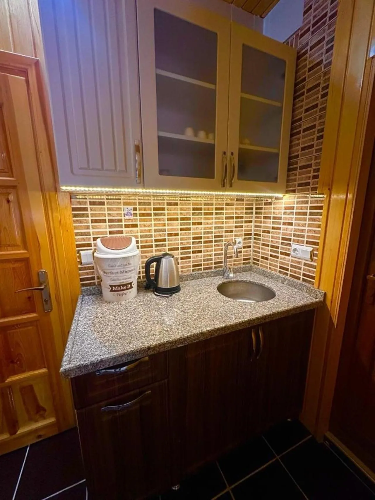 Kitchen or kitchenette in Han PANSİYON
