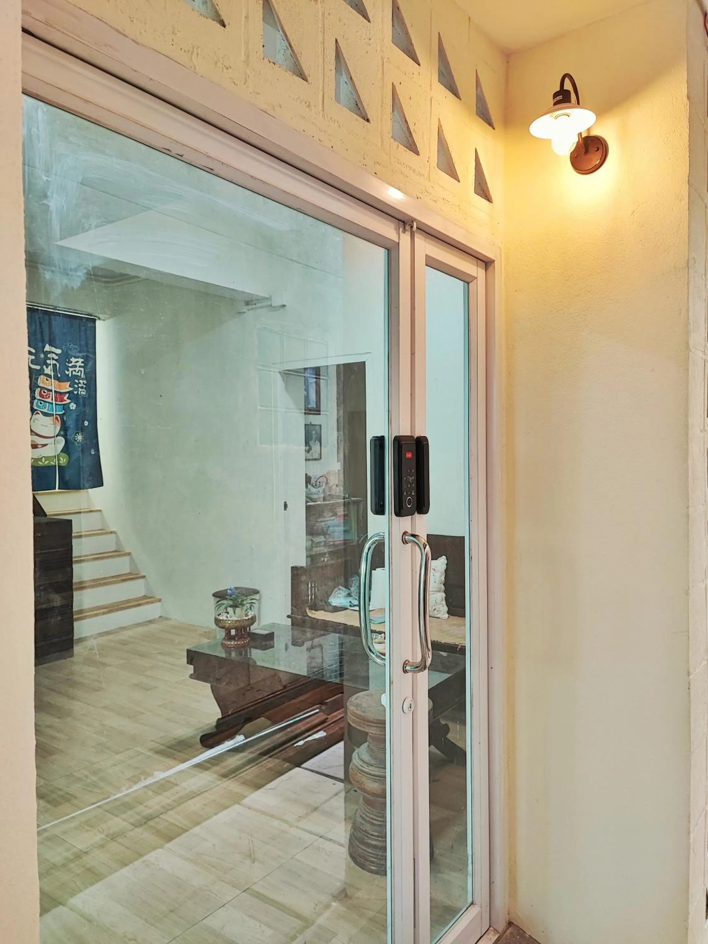 Facade/entrance in MiuMiu in da house.