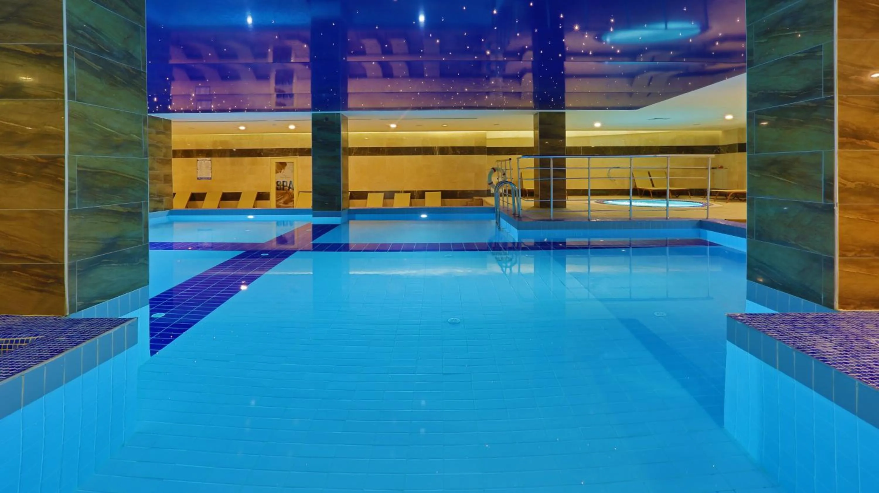 Swimming pool in Asteria Bloom Side