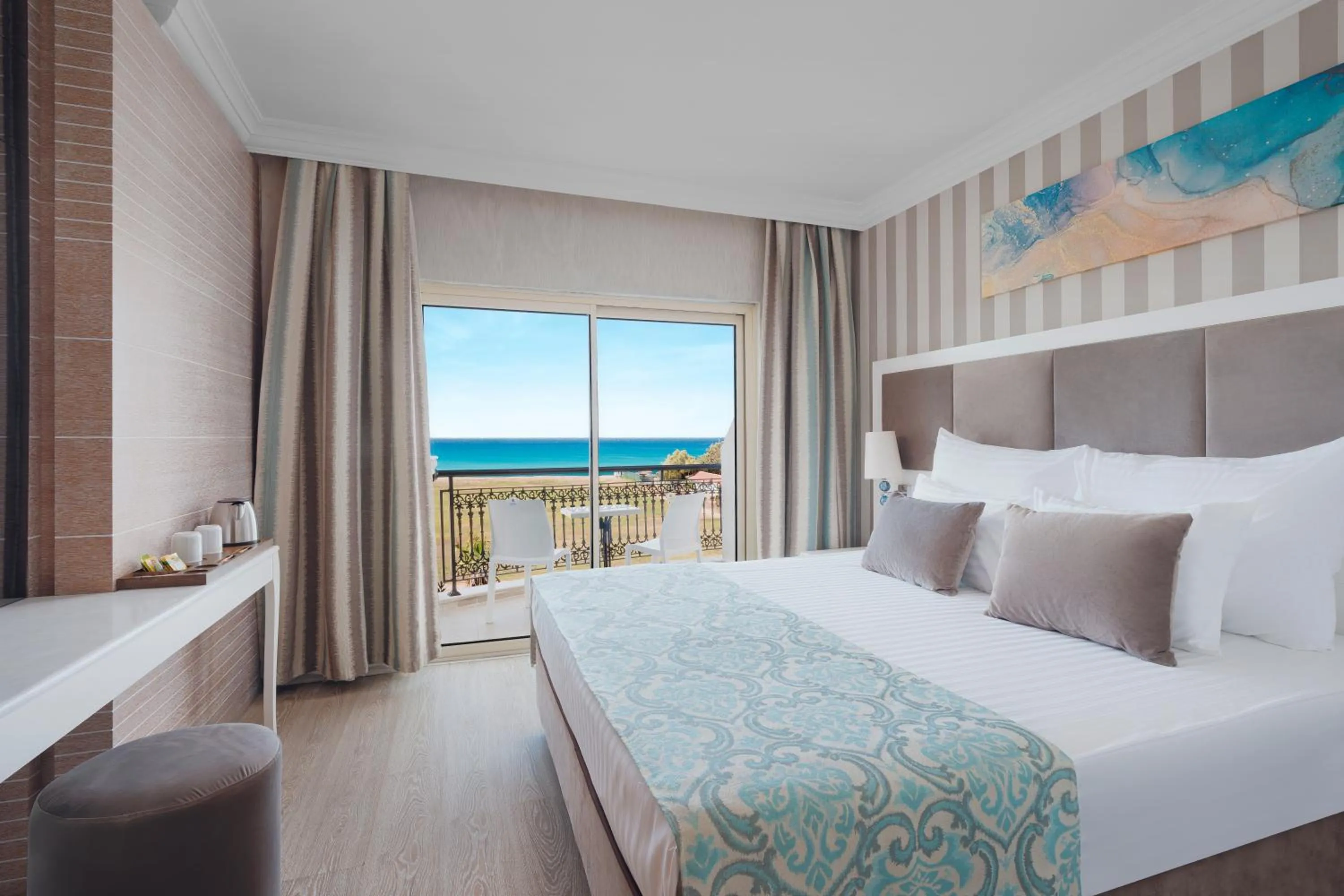 Photo of the whole room, Bed in Asteria Bloom Side