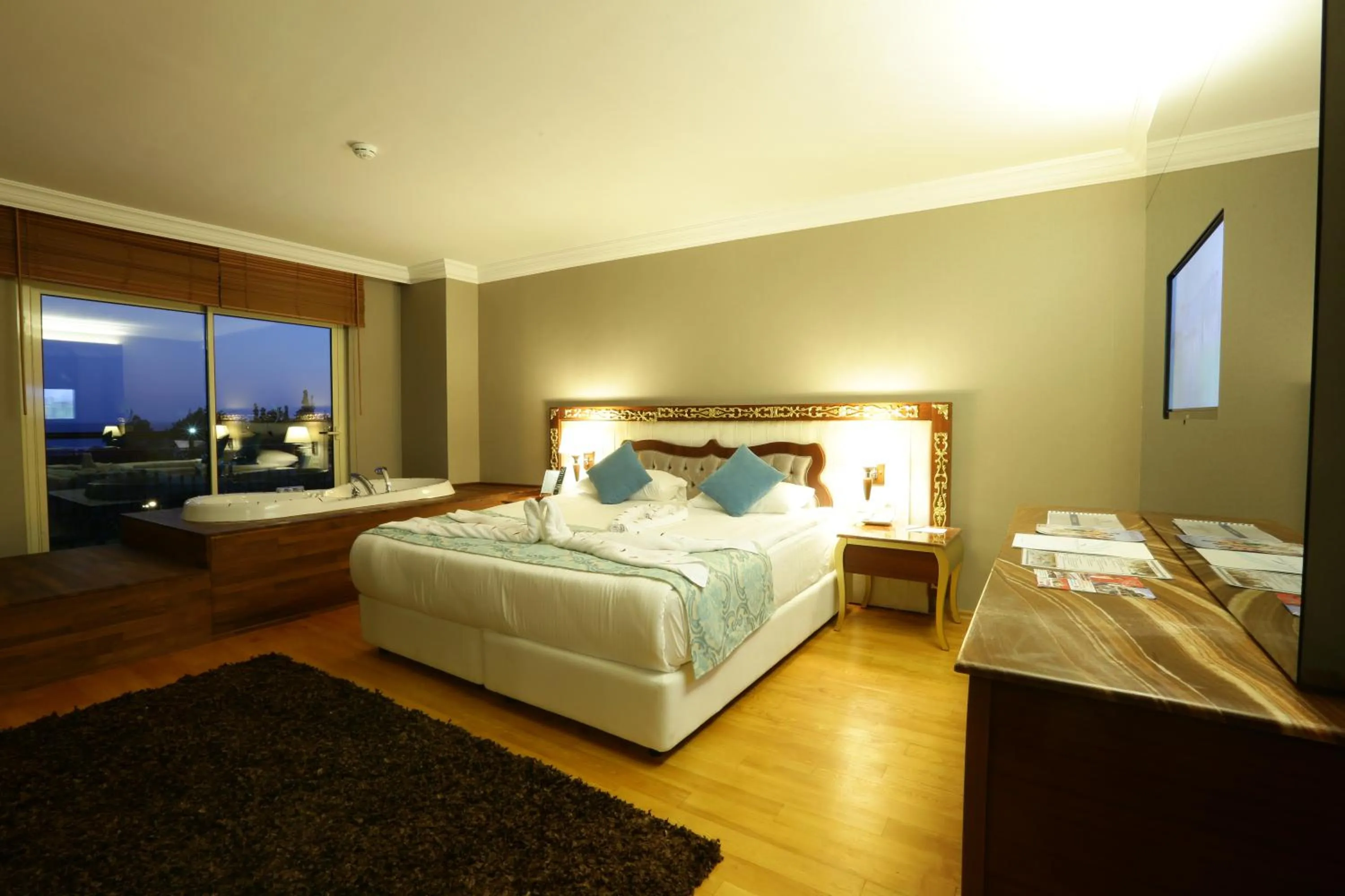 Bed in Asteria Bloom Side