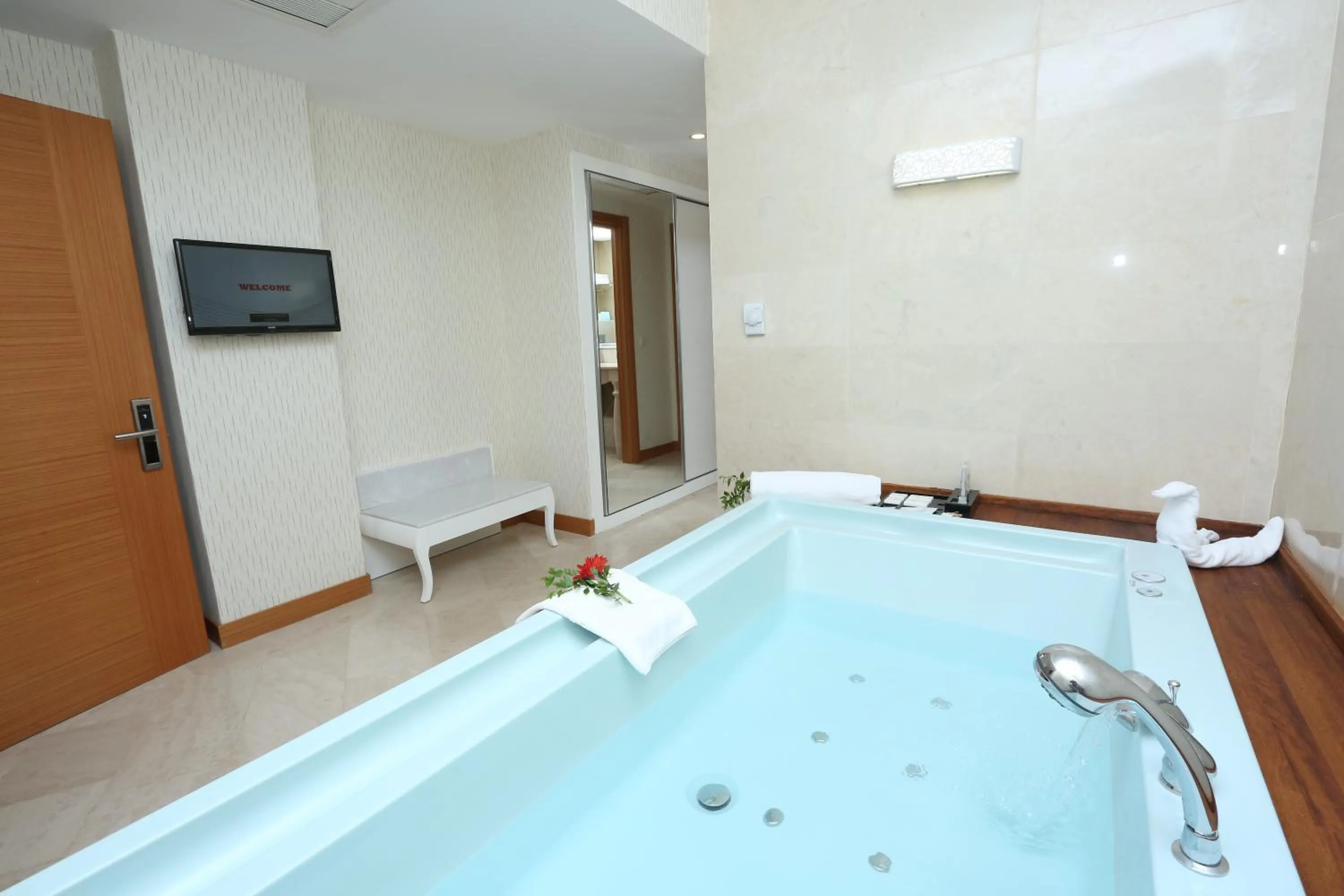 Bathroom in Asteria Bloom Side