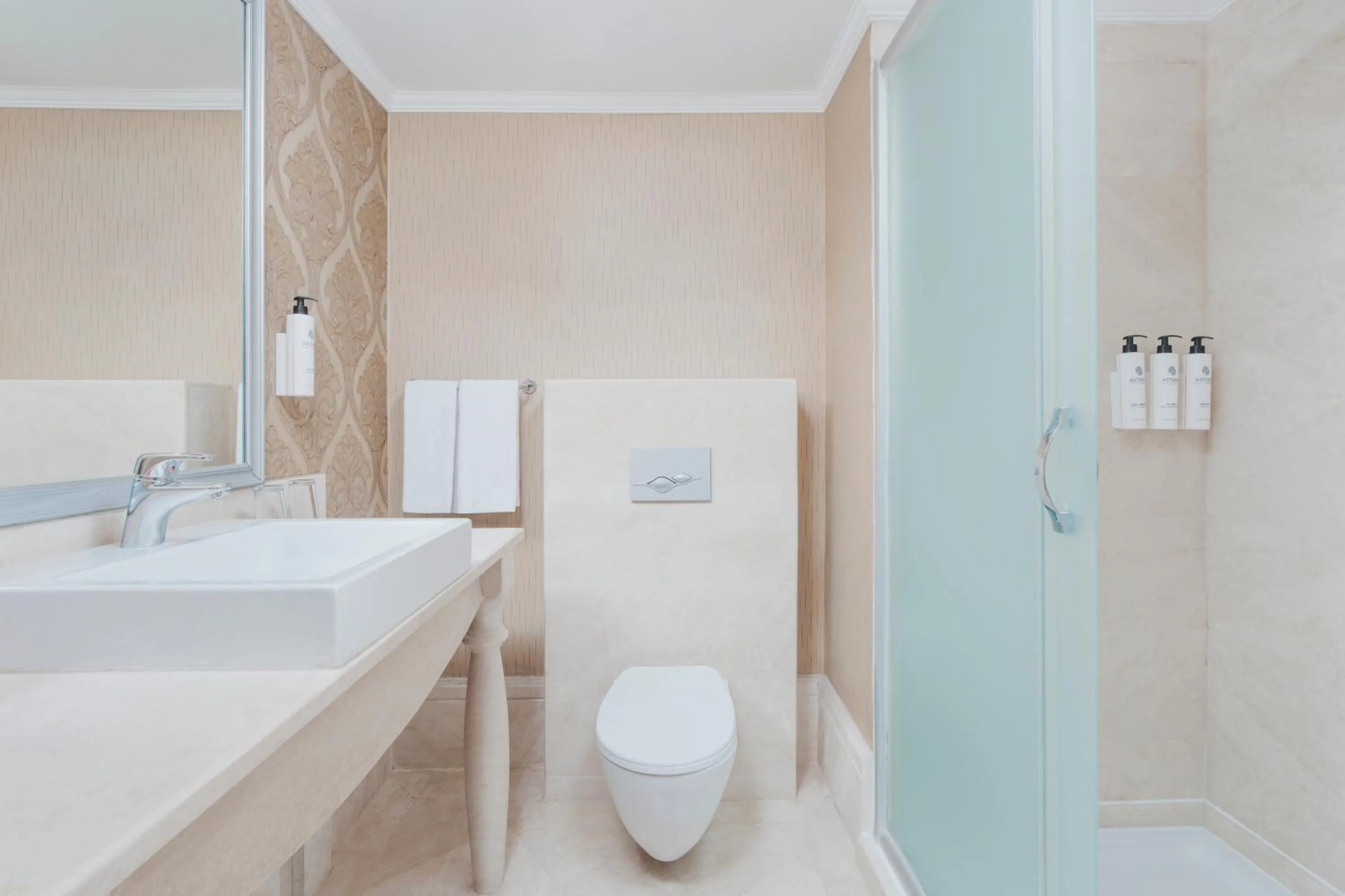 Shower in Asteria Bloom Side