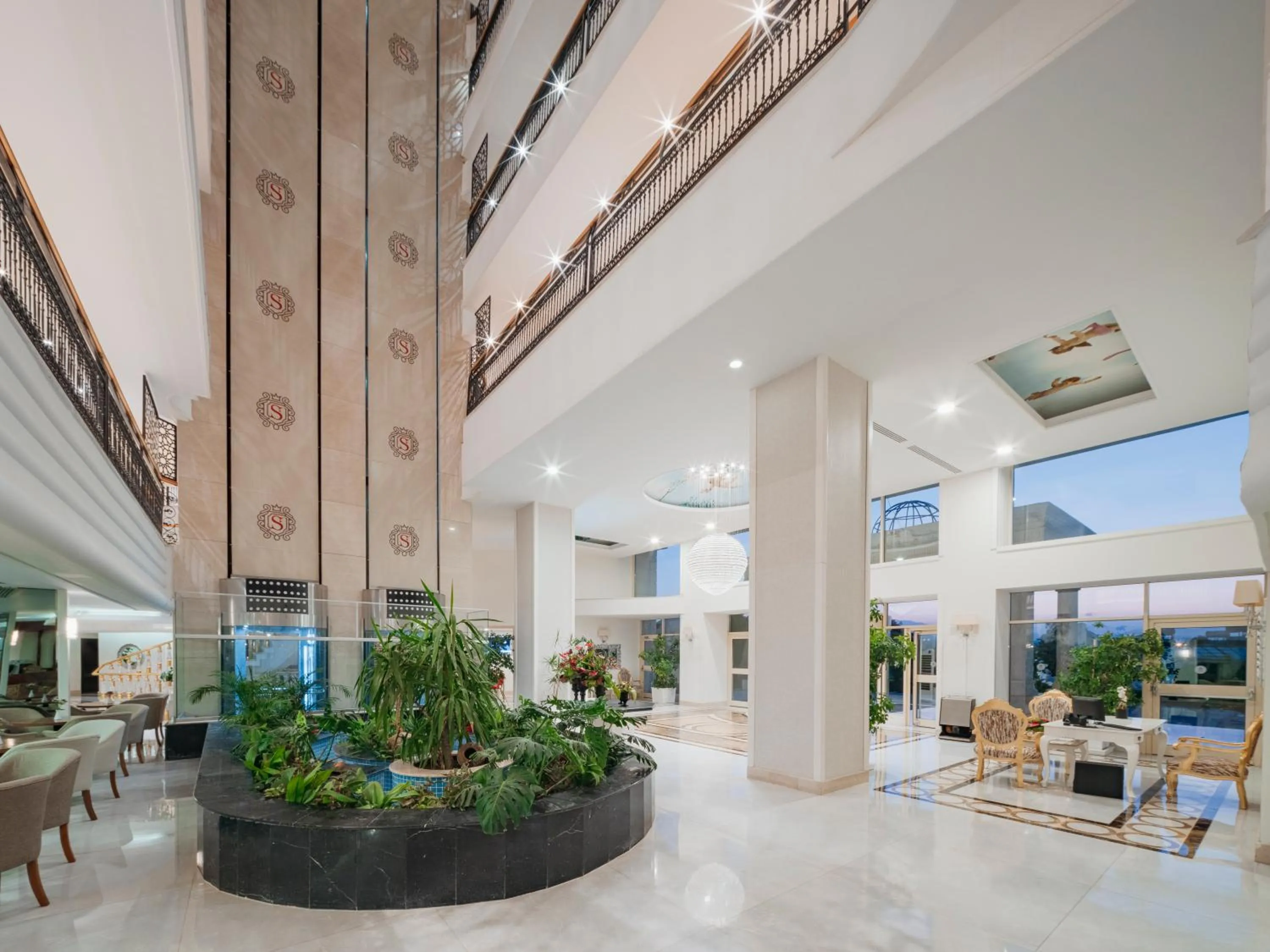 Lobby or reception in Asteria Bloom Side