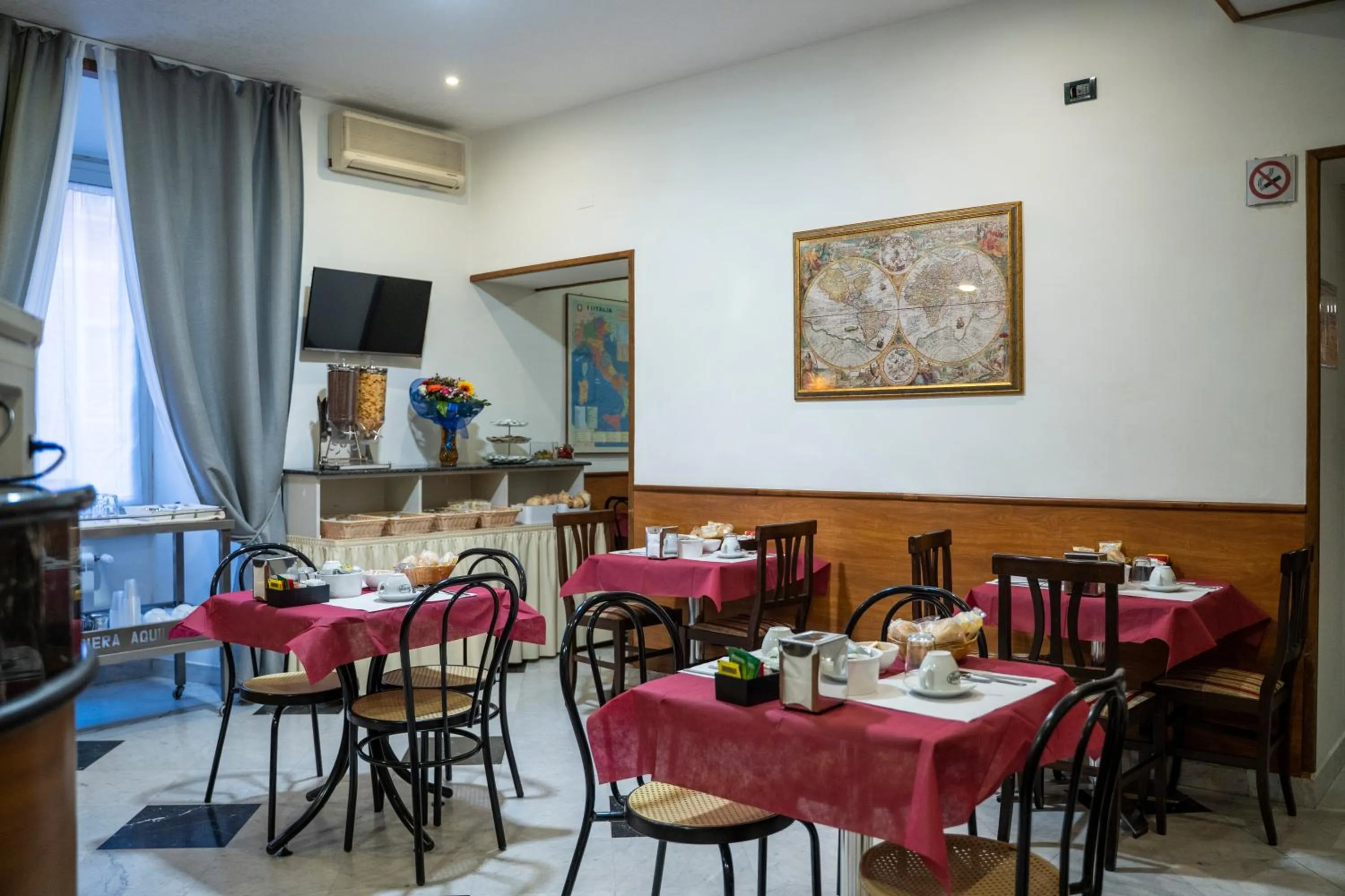 Restaurant/places to eat in Hotel Ferrarese