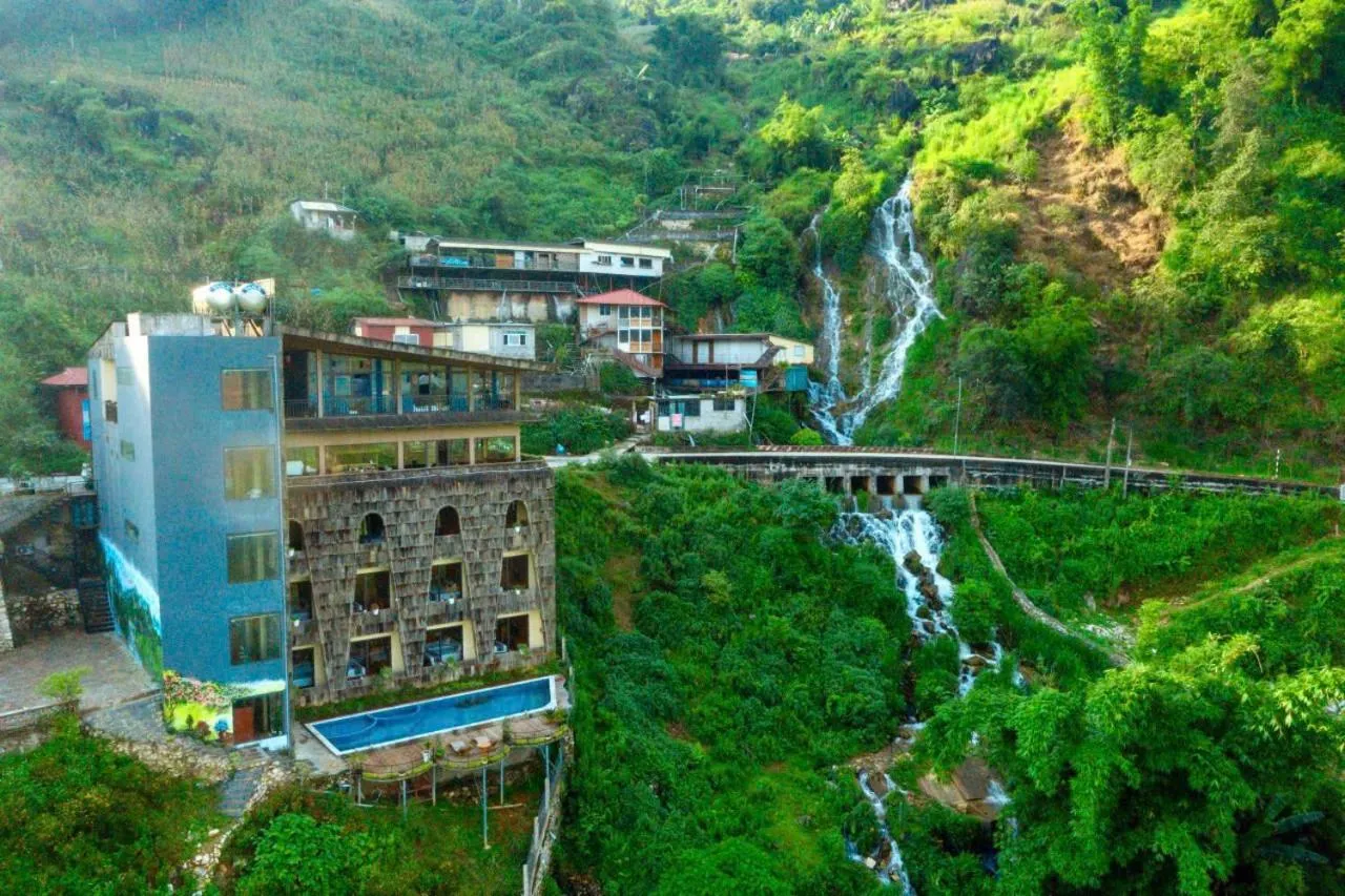 Property building in Arista Homestay