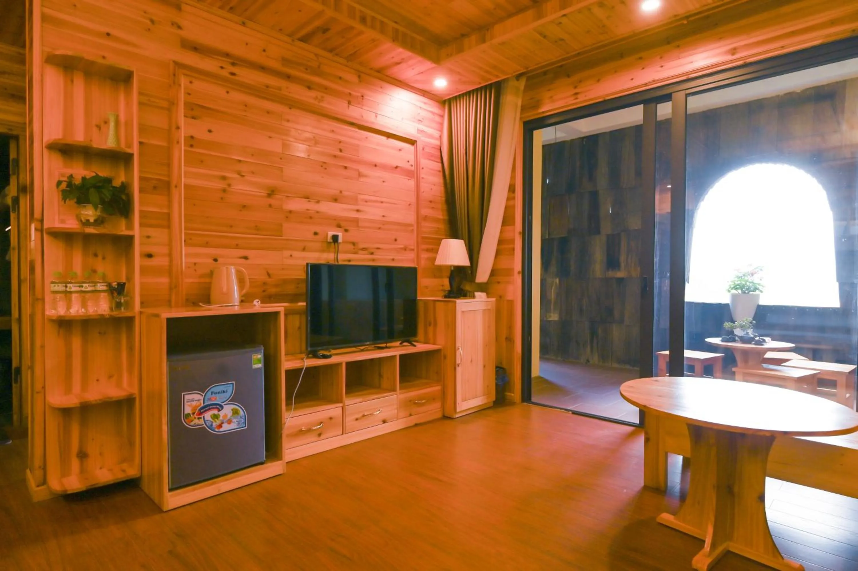 Communal lounge/ TV room in Arista Homestay