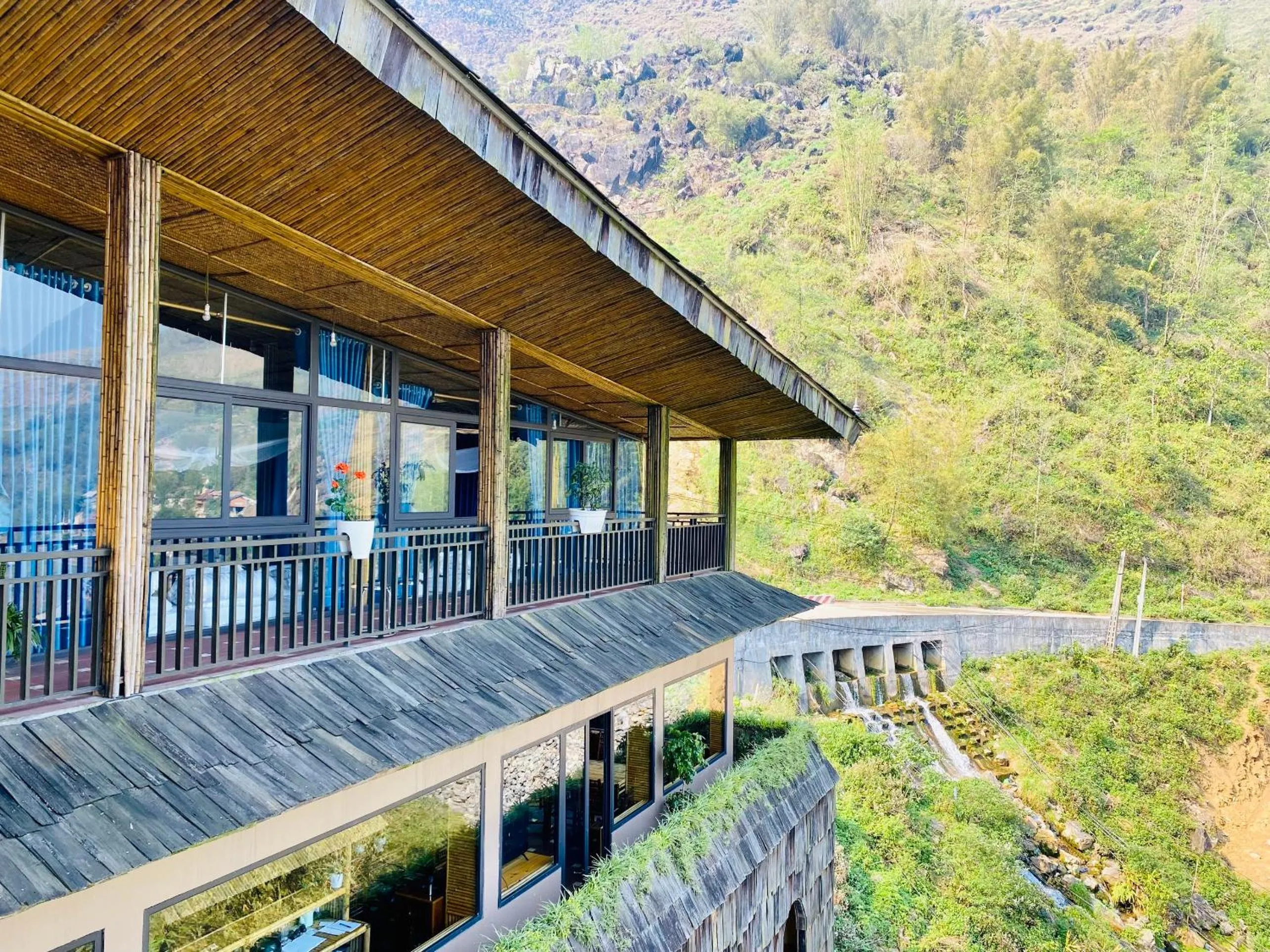 Property building in Arista Homestay