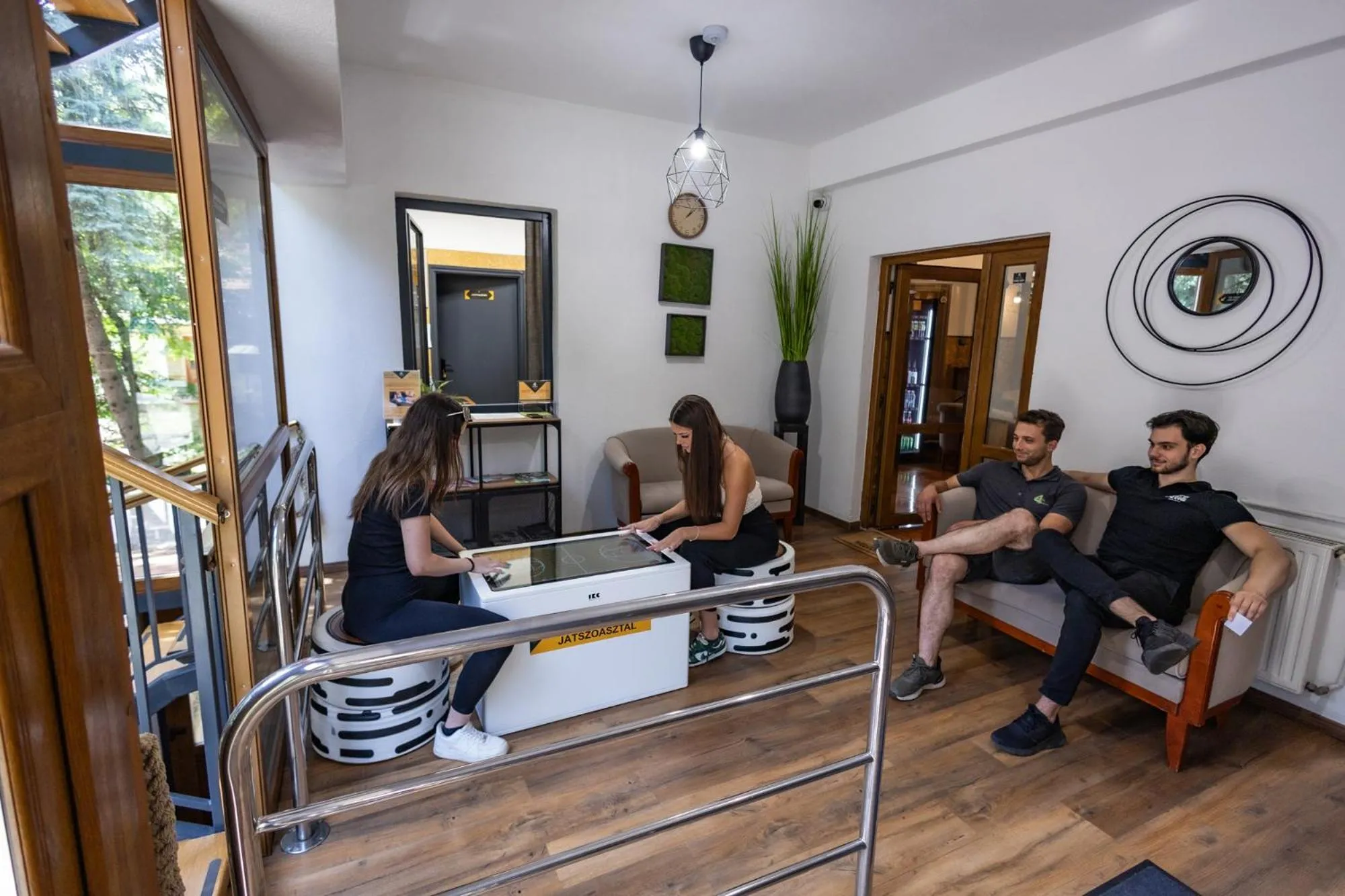 People in 4 Évszak Völgyhotel